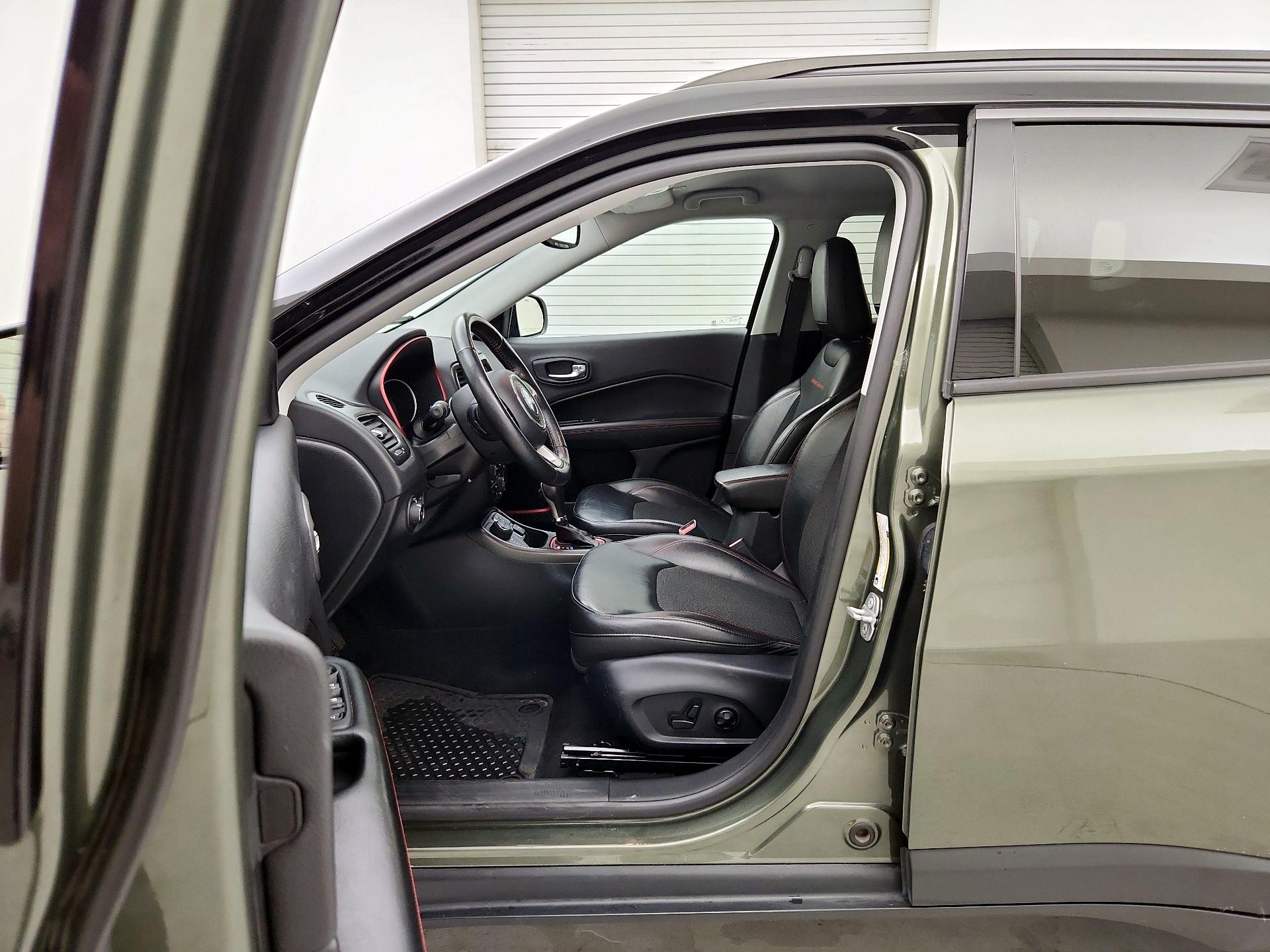 Thumbnail: 2018 Jeep Compass - 11