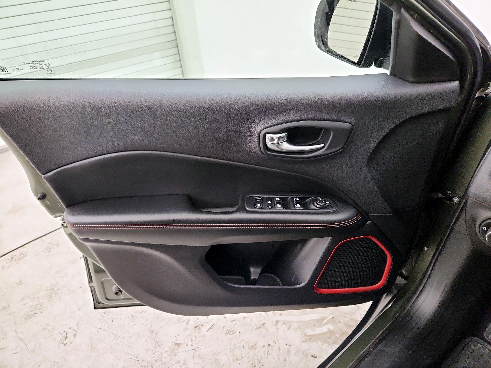 Thumbnail: 2018 Jeep Compass - 12