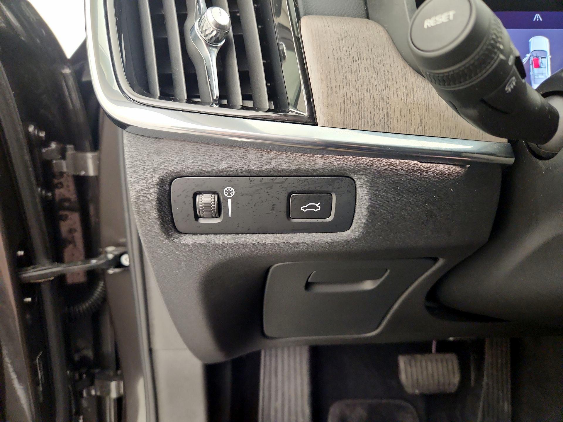 Thumbnail: 2022 Volvo S90 - 13