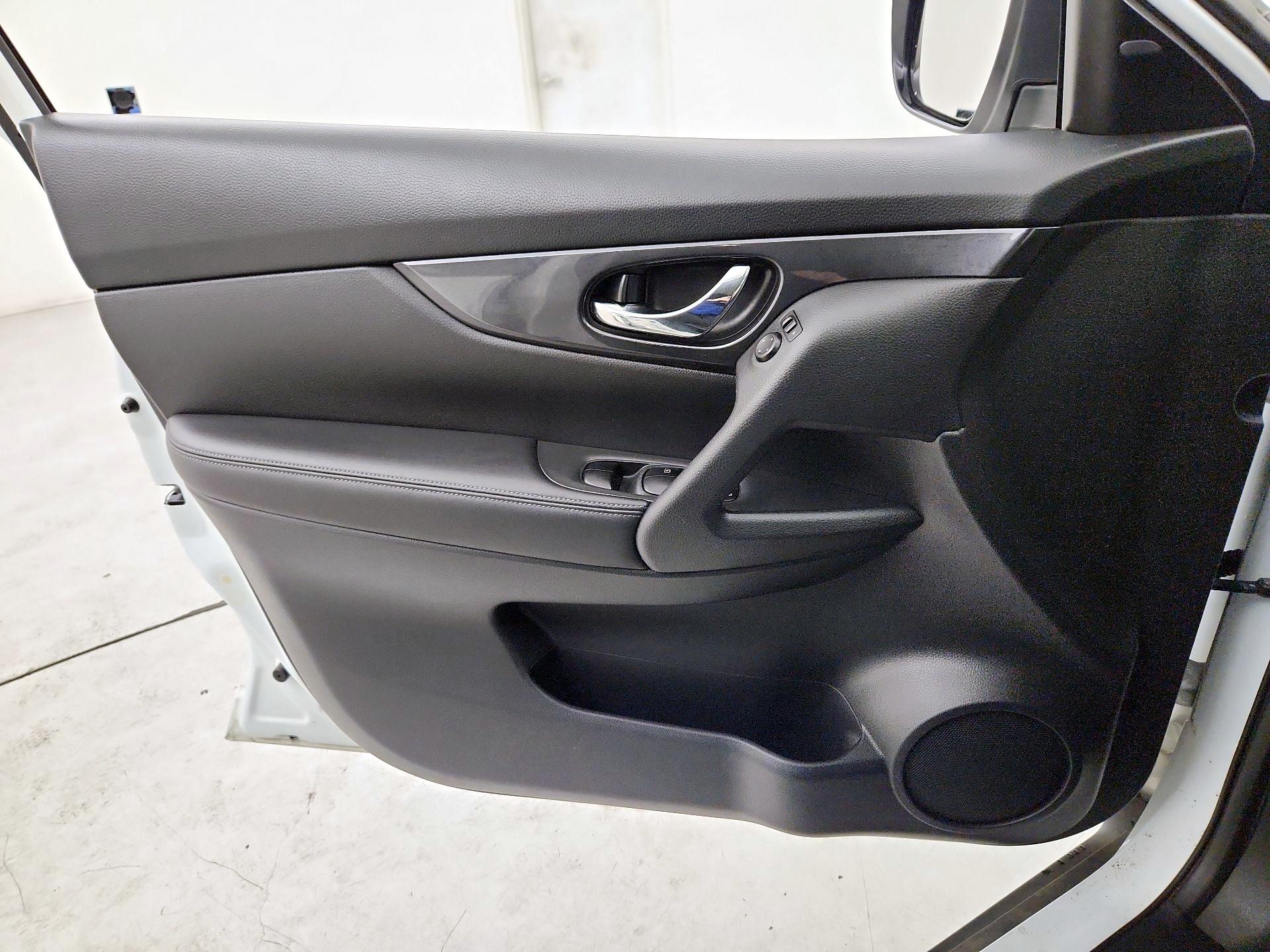 Thumbnail: 2018 Nissan Rogue - 12