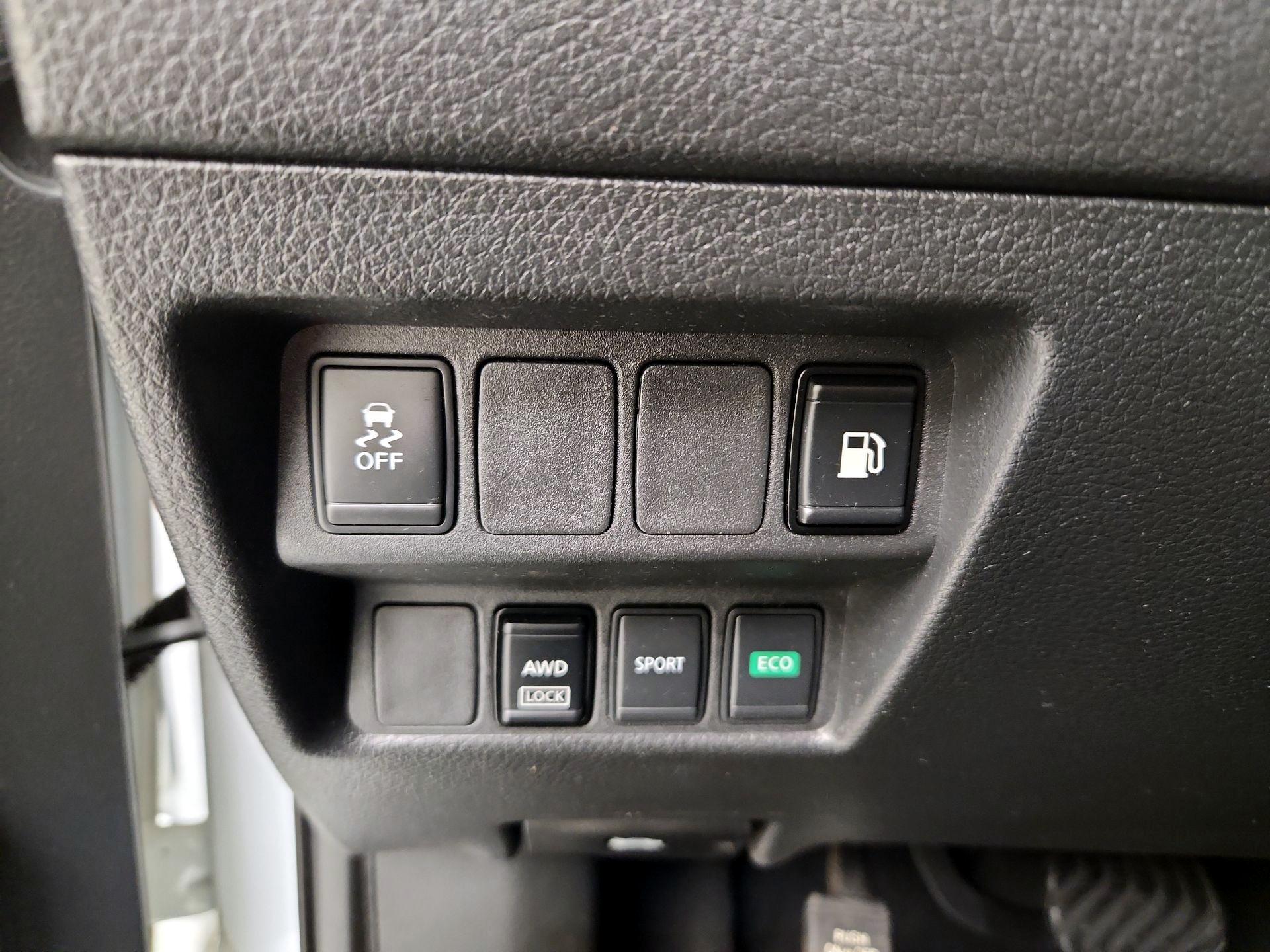 Thumbnail: 2018 Nissan Rogue - 13