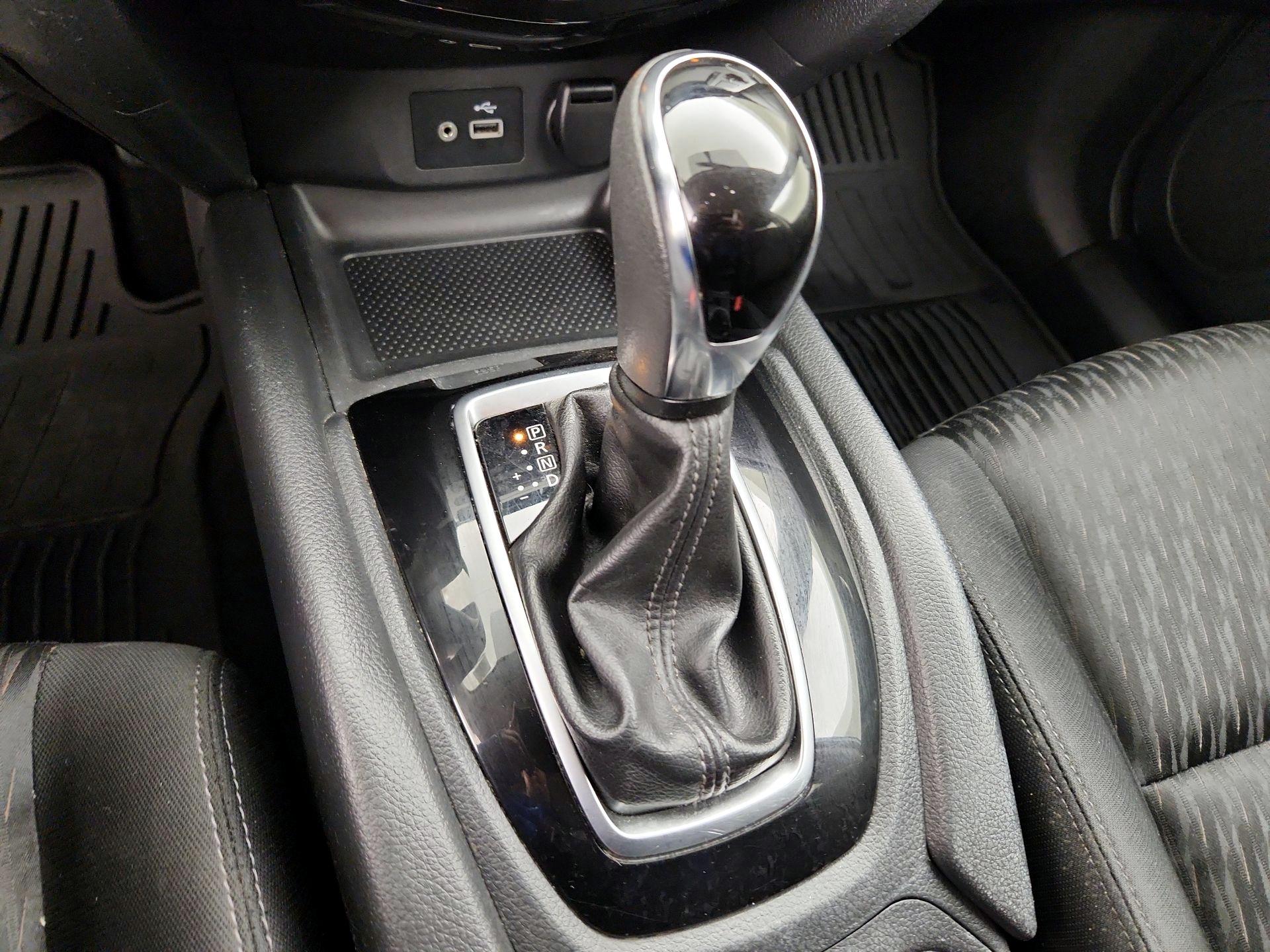 Thumbnail: 2018 Nissan Rogue - 17