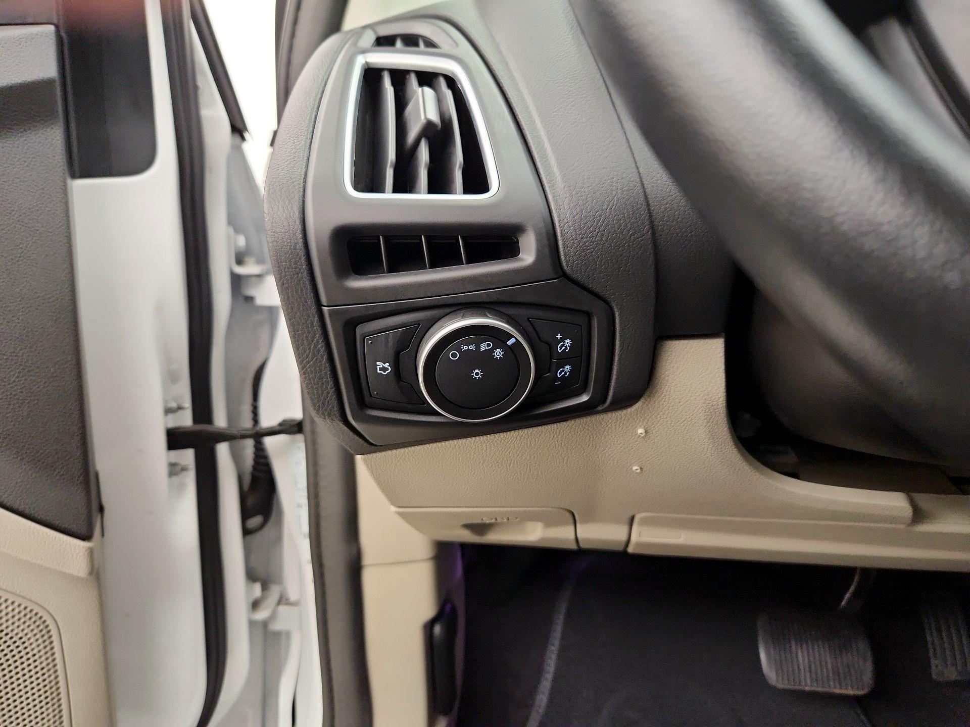 Thumbnail: 2016 Ford Focus - 13