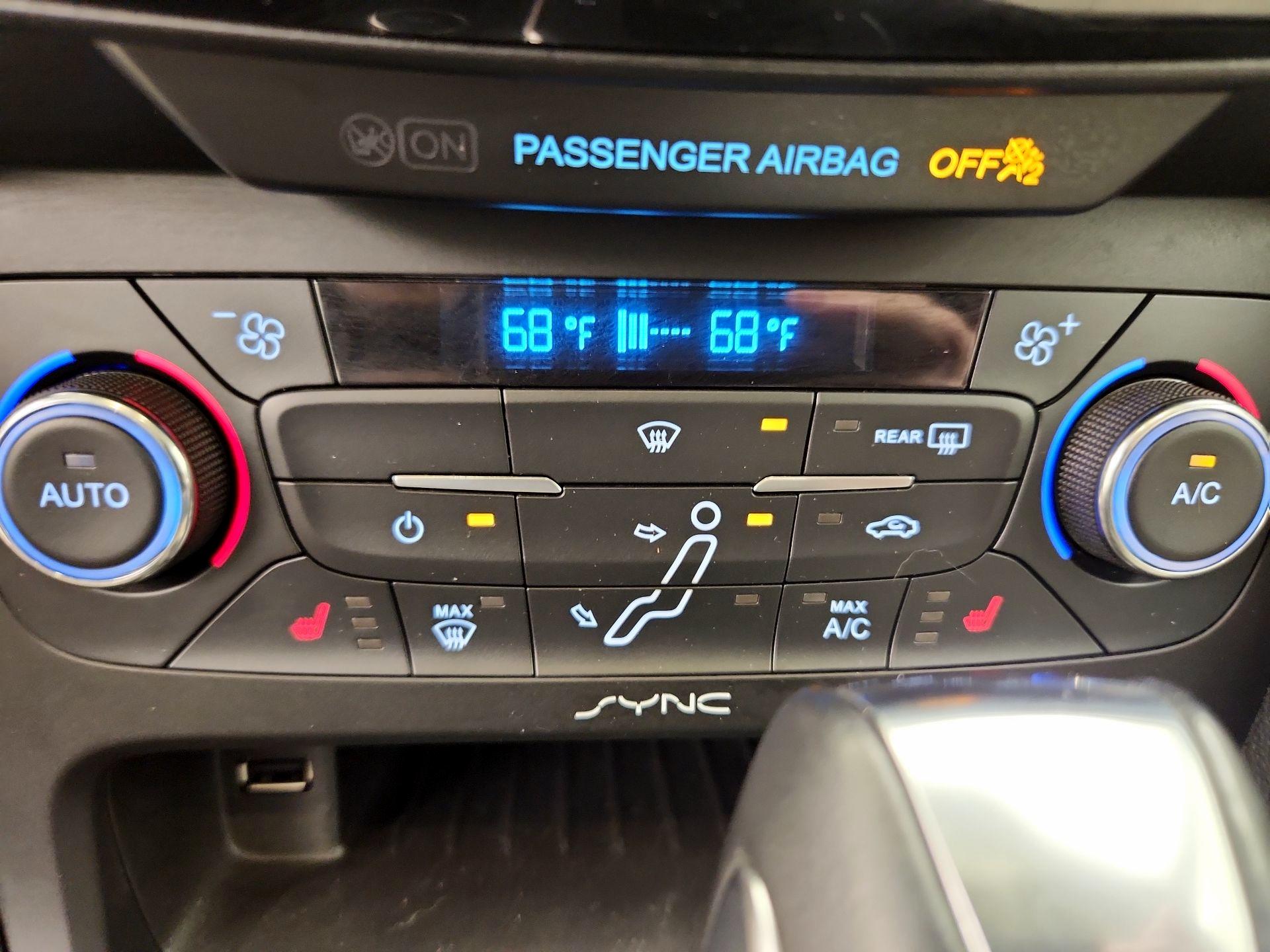 Thumbnail: 2016 Ford Focus - 17