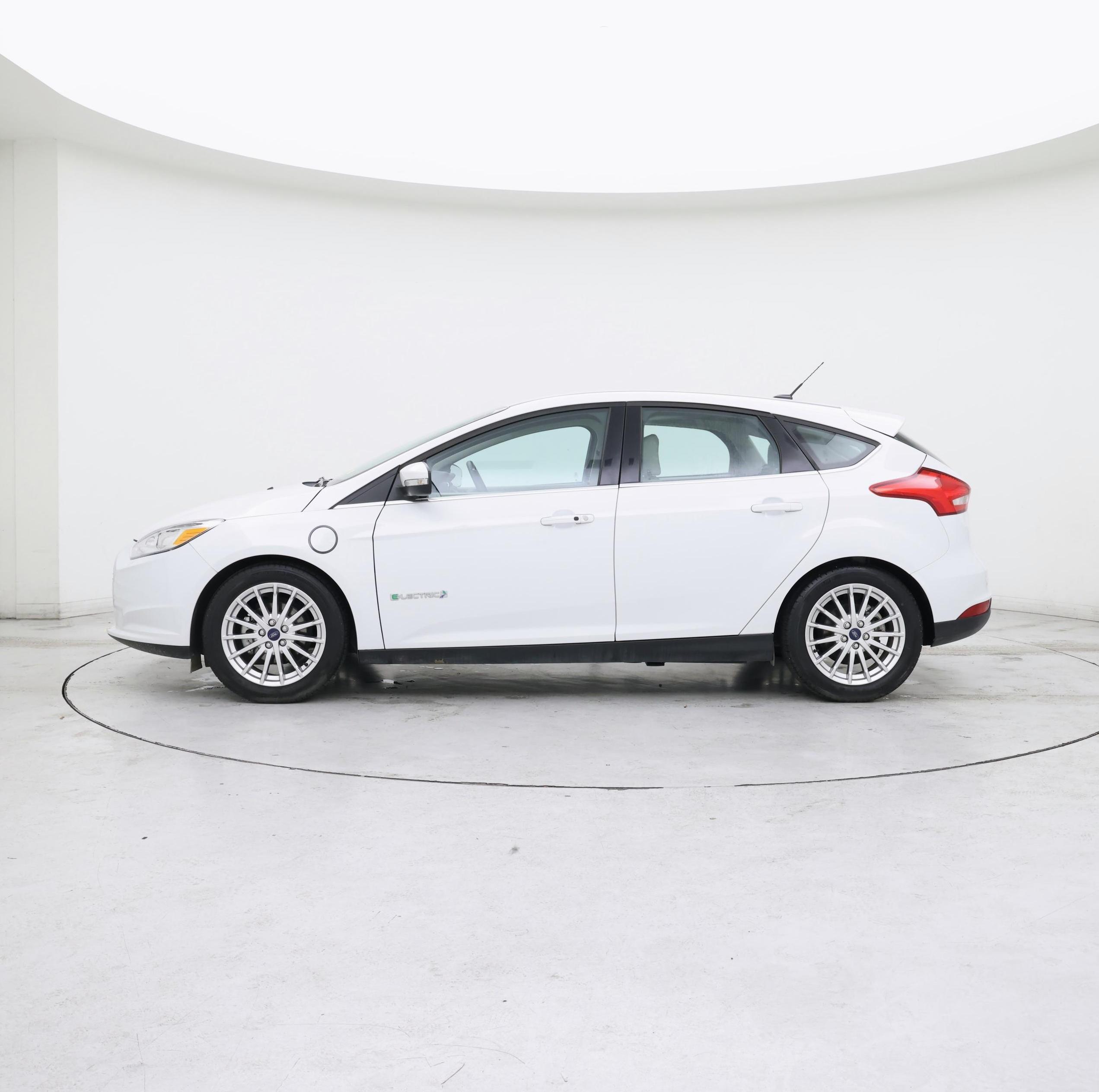 Thumbnail: 2016 Ford Focus - 3
