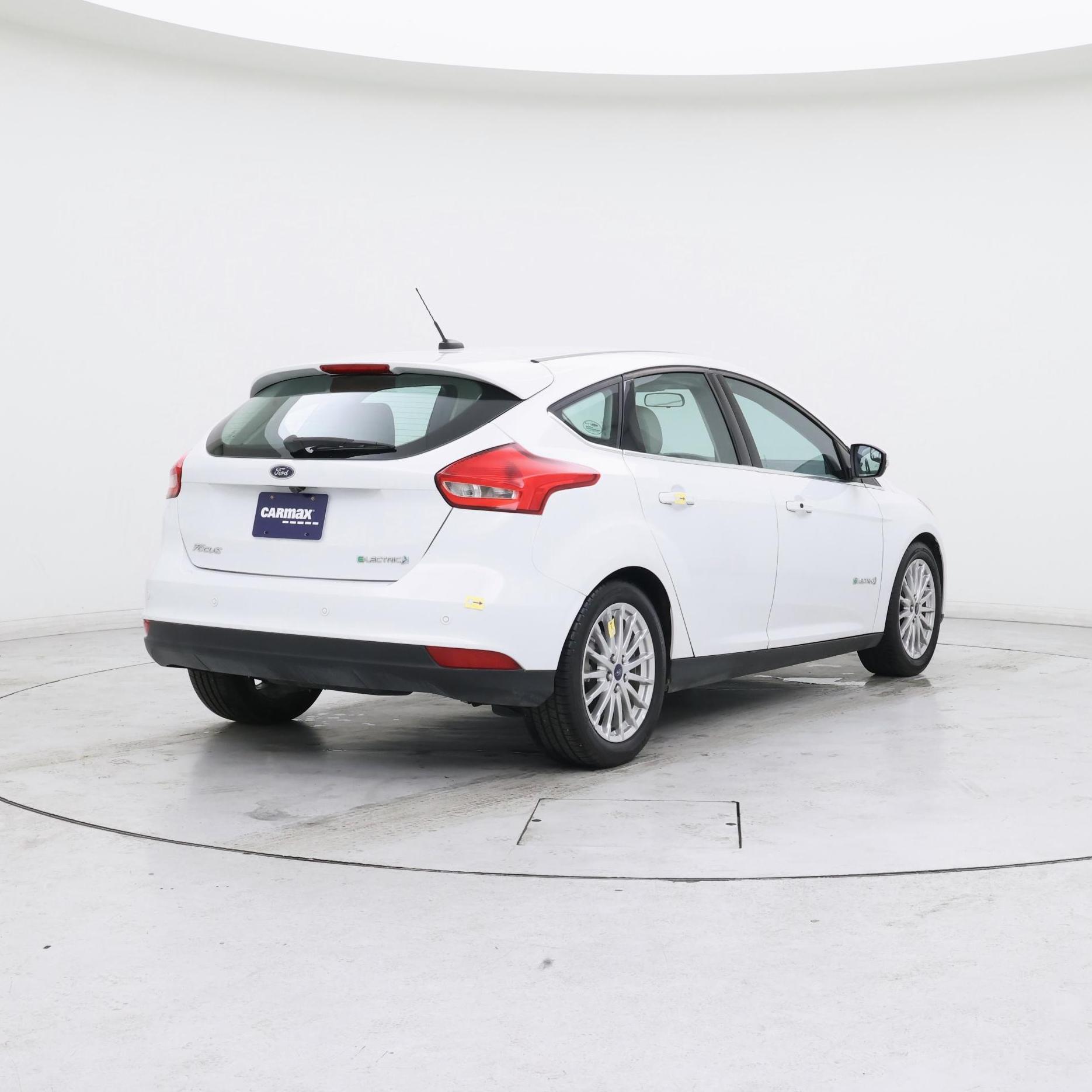 Thumbnail: 2016 Ford Focus - 8