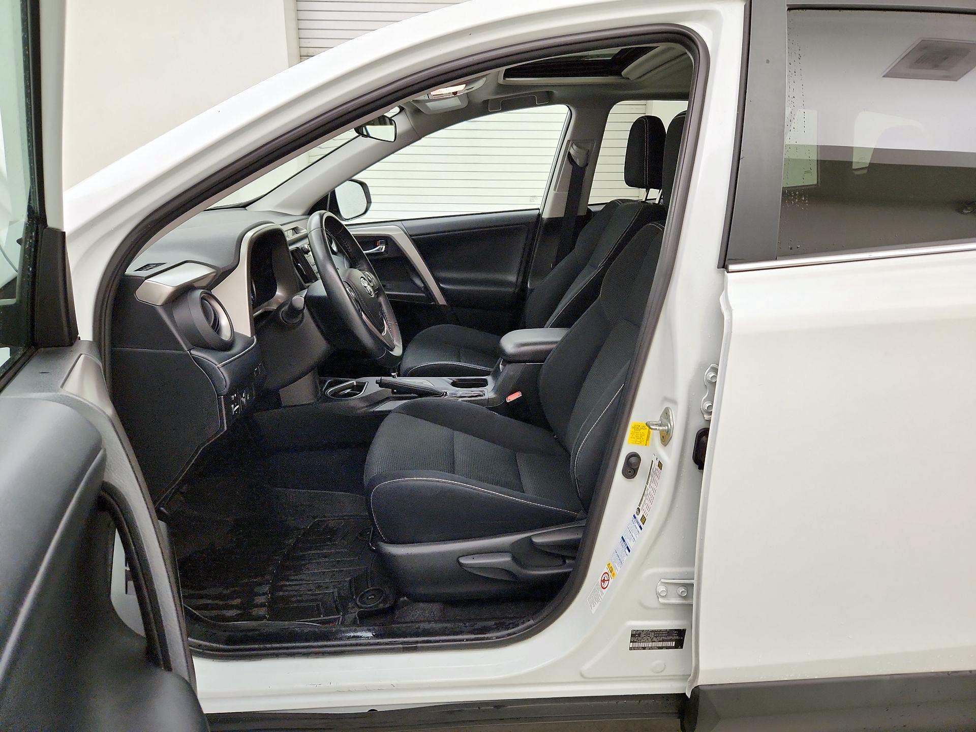 Thumbnail: 2018 Toyota RAV4 - 11