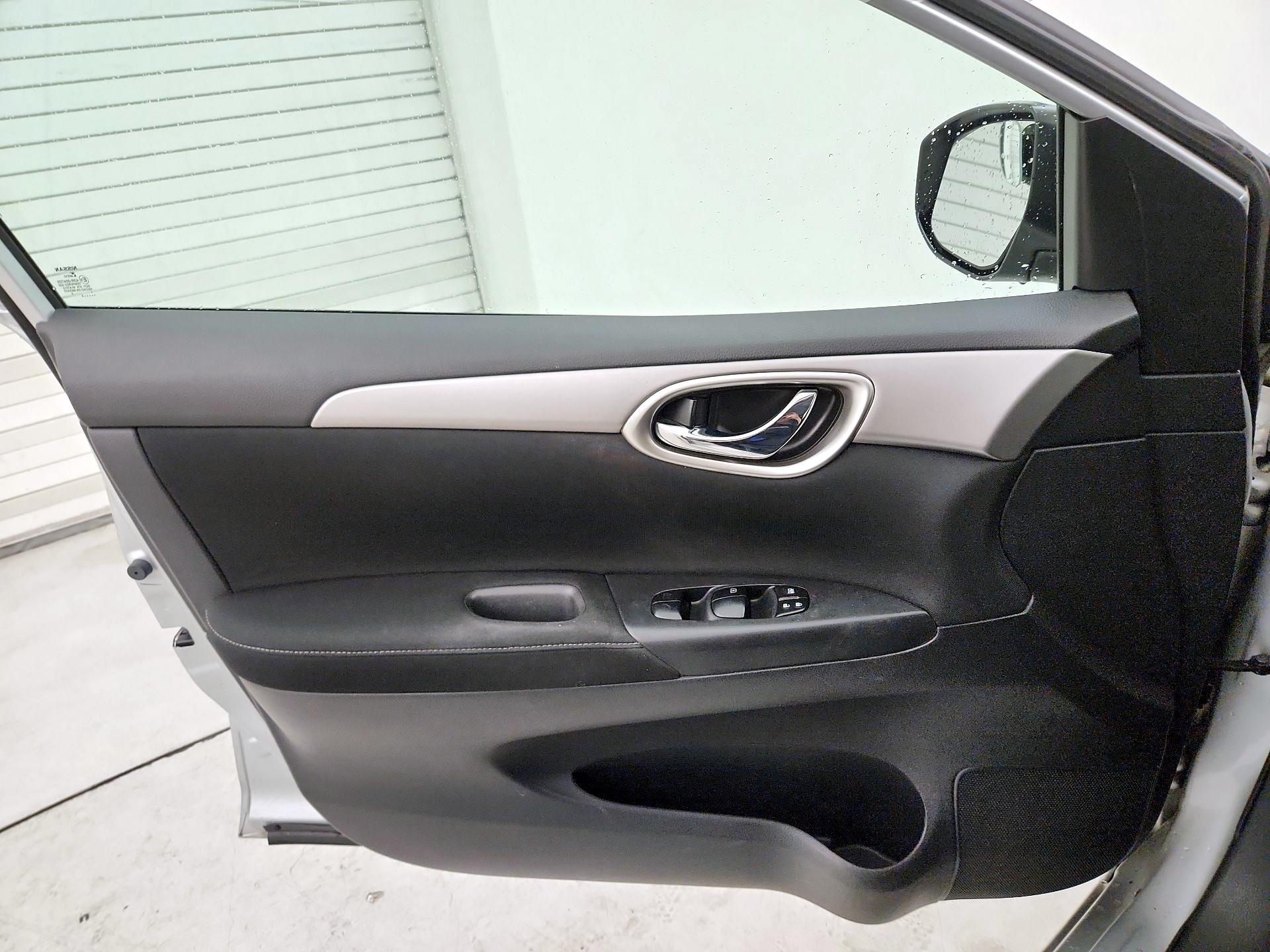 Thumbnail: 2015 Nissan Sentra - 12