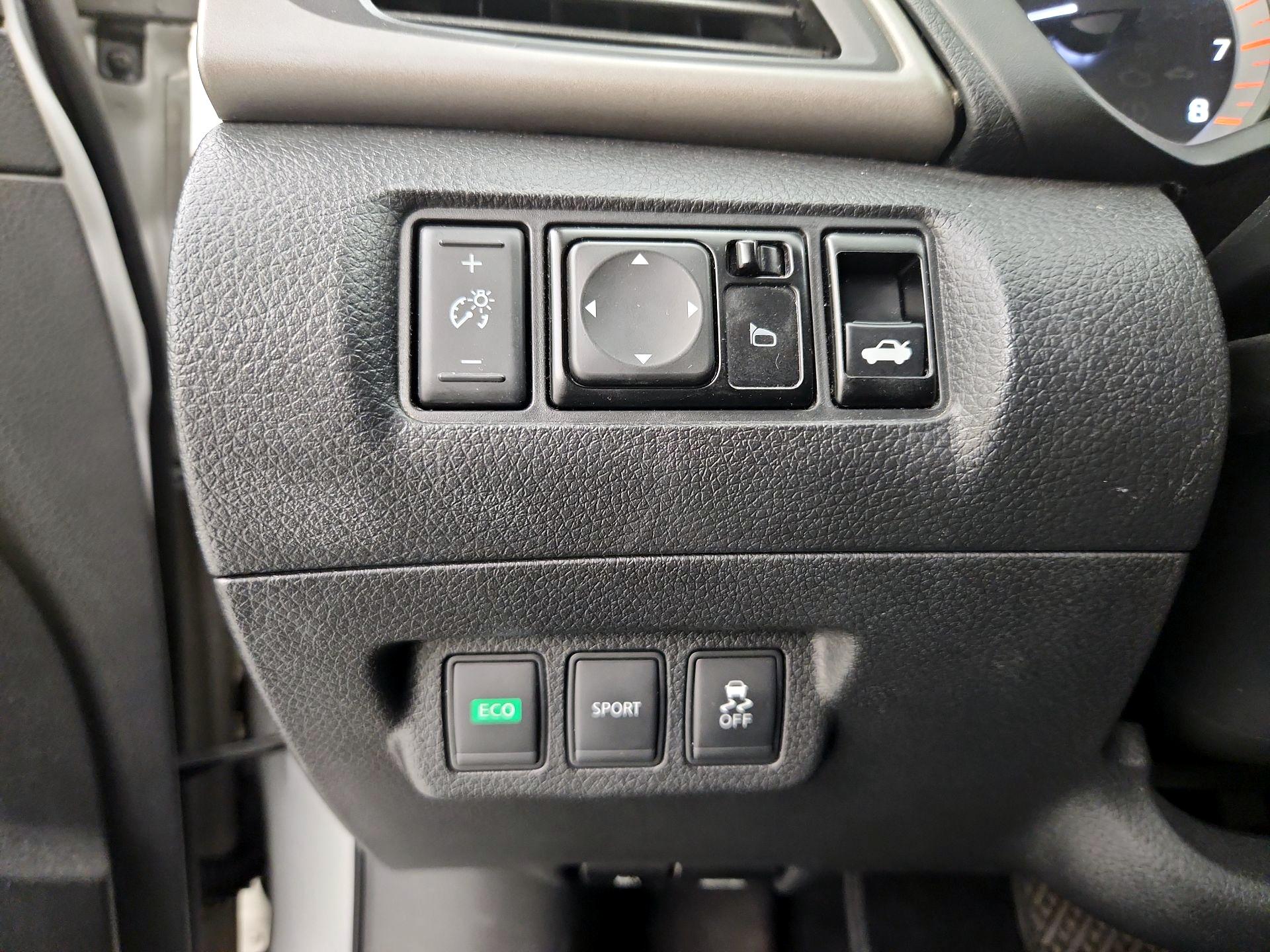 Thumbnail: 2015 Nissan Sentra - 13