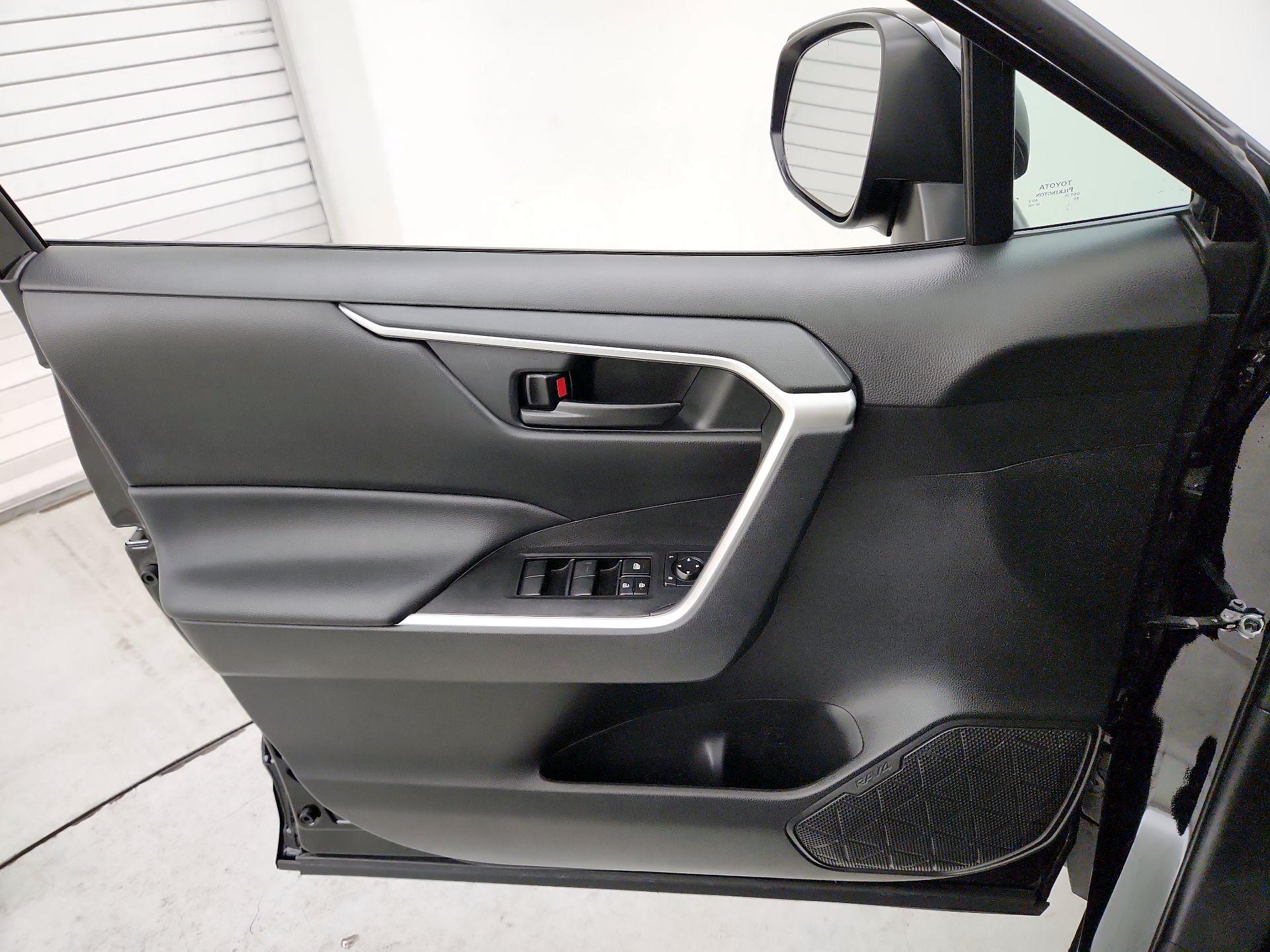 Thumbnail: 2021 Toyota RAV4 - 12