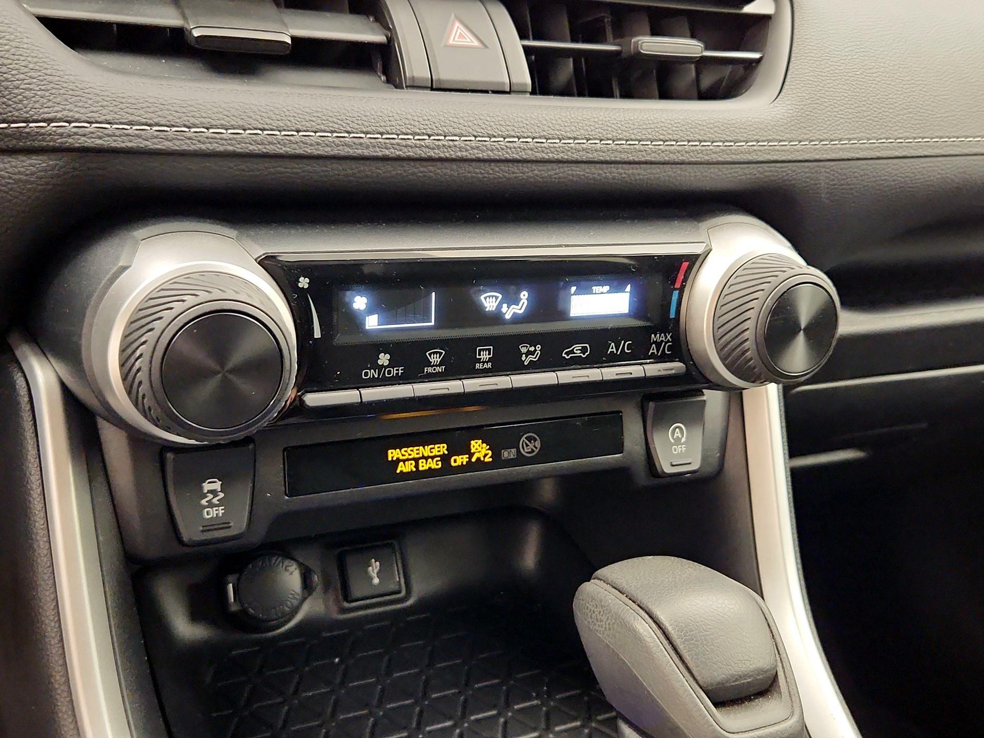 Thumbnail: 2021 Toyota RAV4 - 16