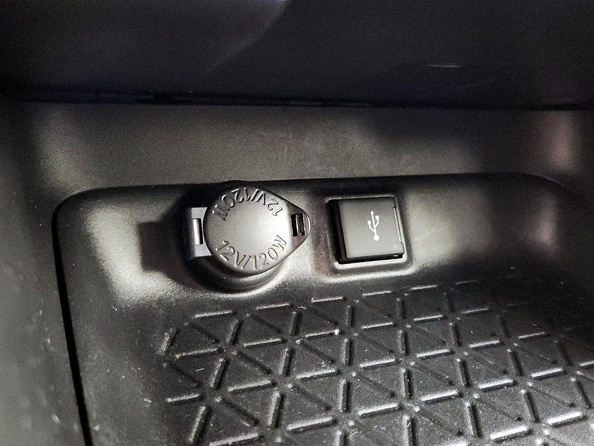 Thumbnail: 2021 Toyota RAV4 - 18