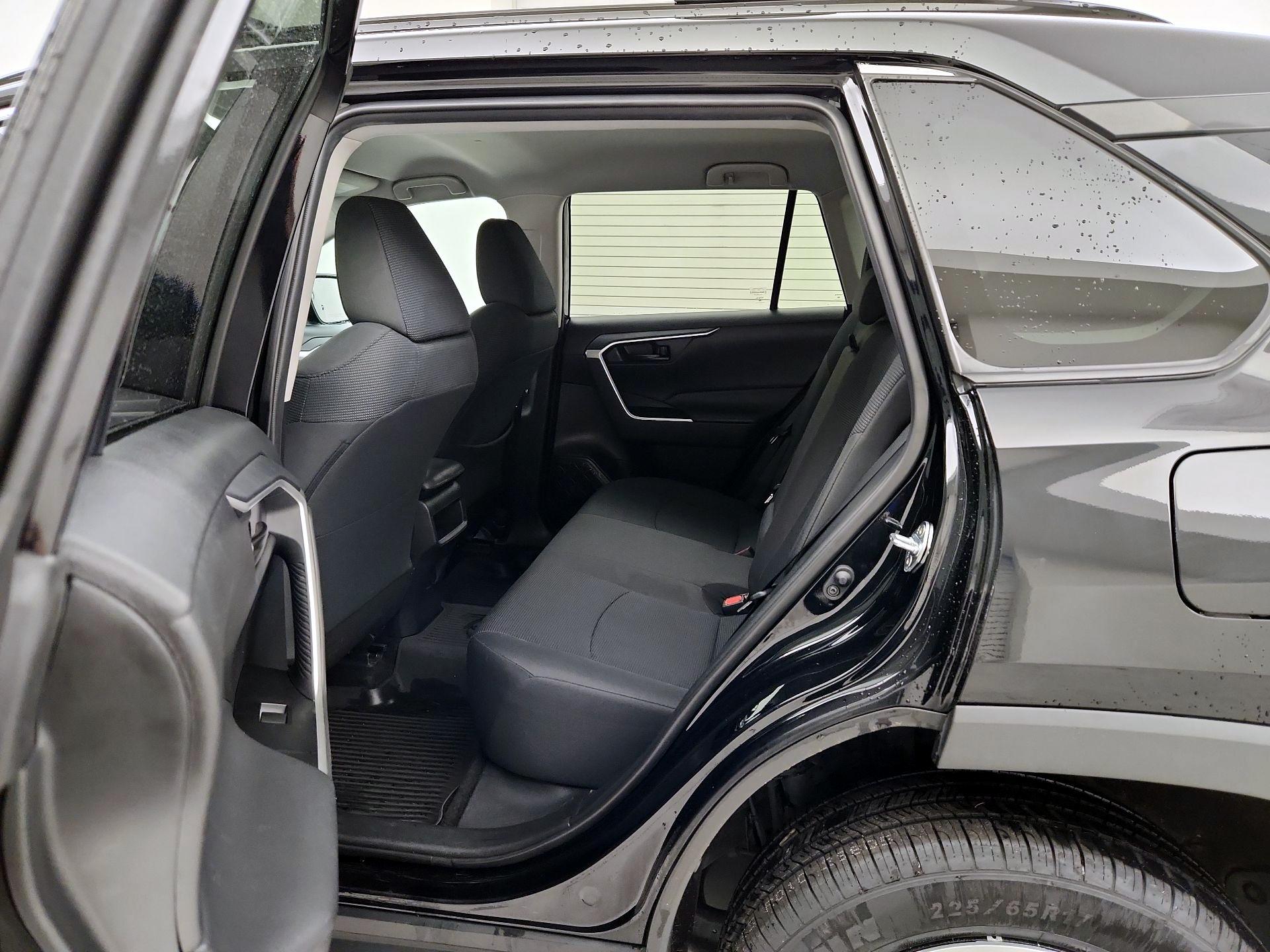 Thumbnail: 2021 Toyota RAV4 - 19