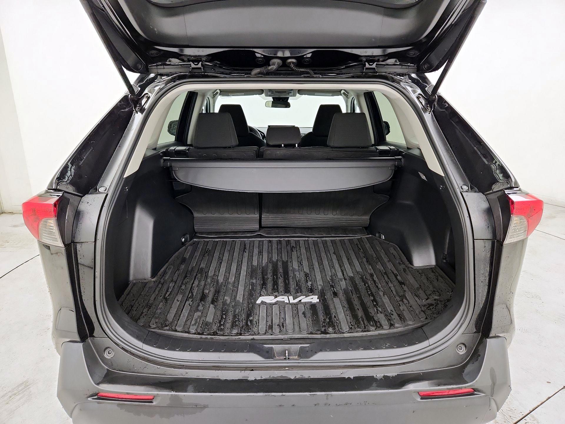 Thumbnail: 2021 Toyota RAV4 - 20