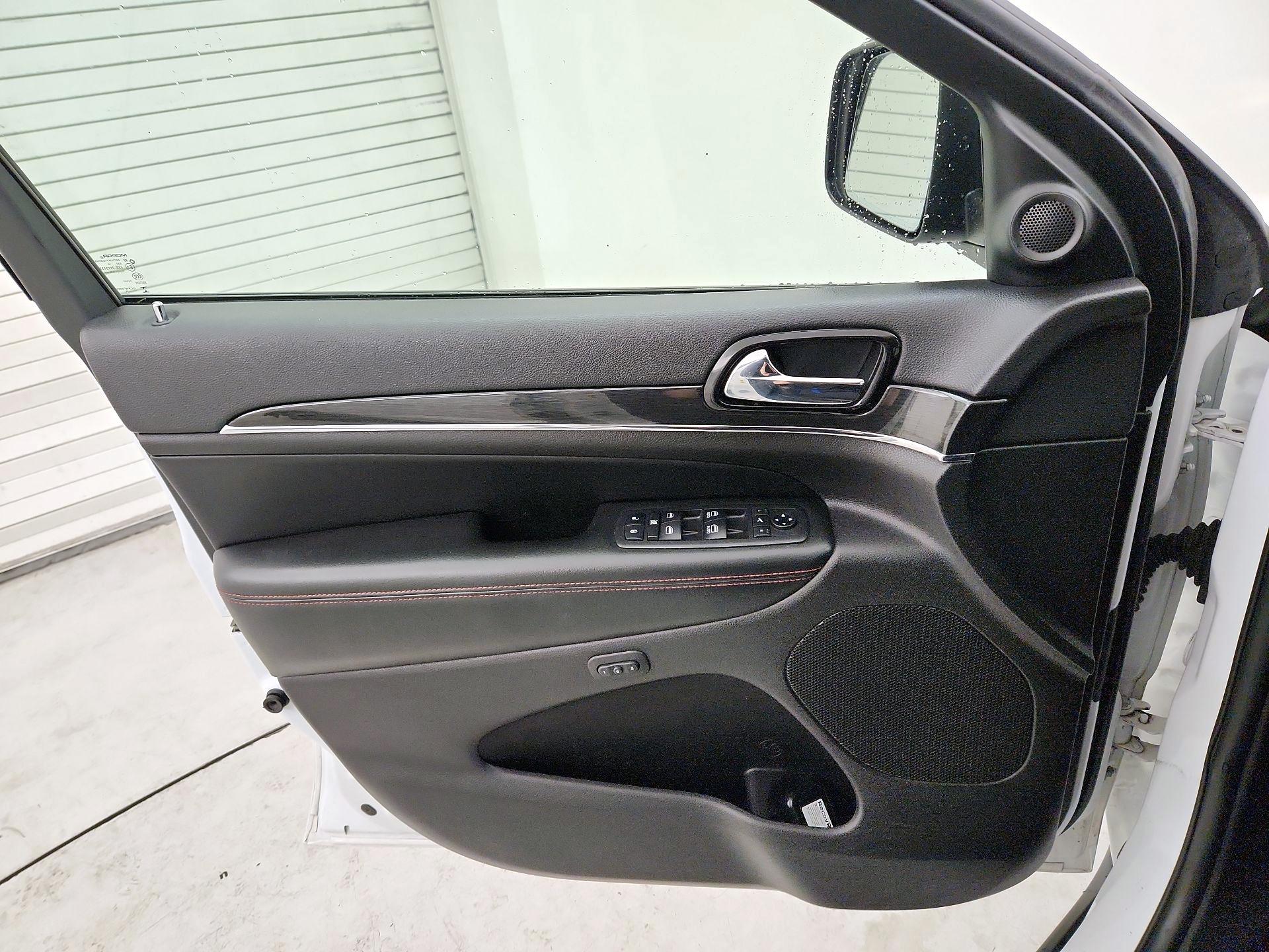 Thumbnail: 2019 Jeep Grand Cherokee - 12