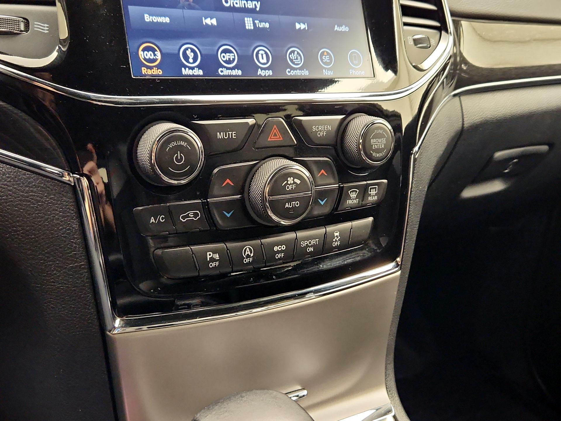 Thumbnail: 2019 Jeep Grand Cherokee - 17