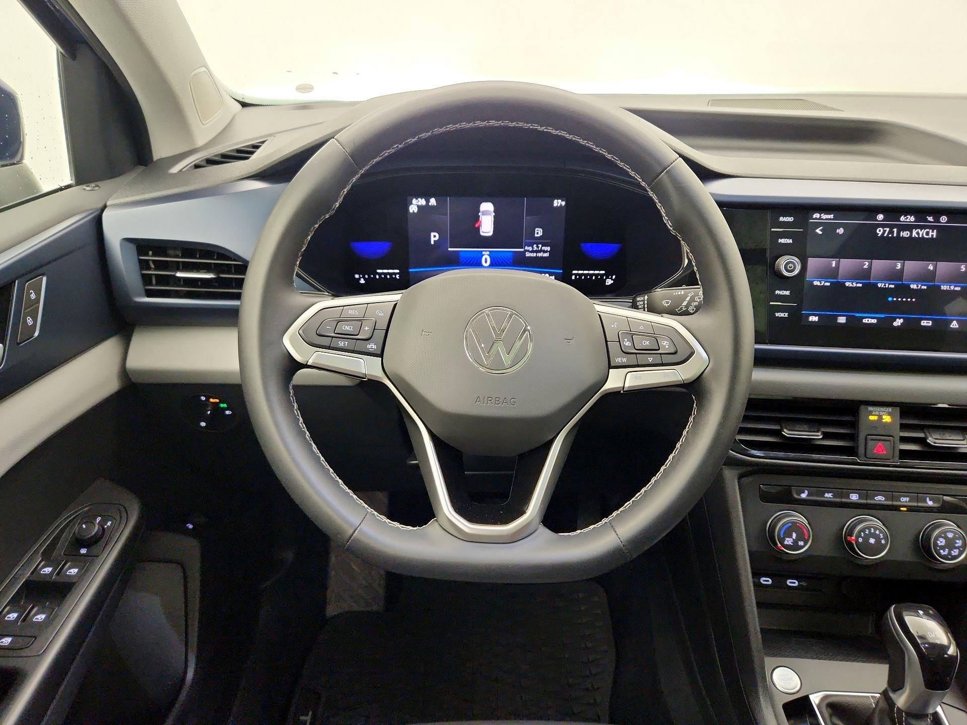 Thumbnail: 2022 Volkswagen Taos - 10