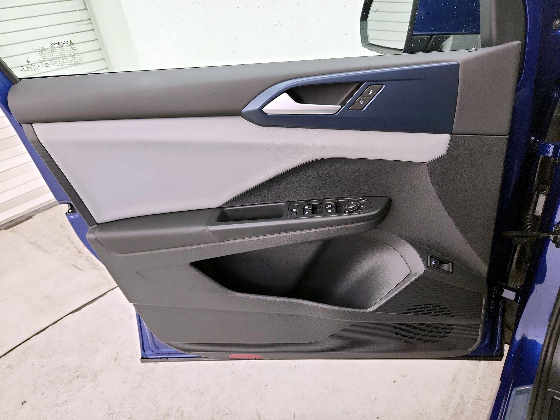 Thumbnail: 2022 Volkswagen Taos - 12