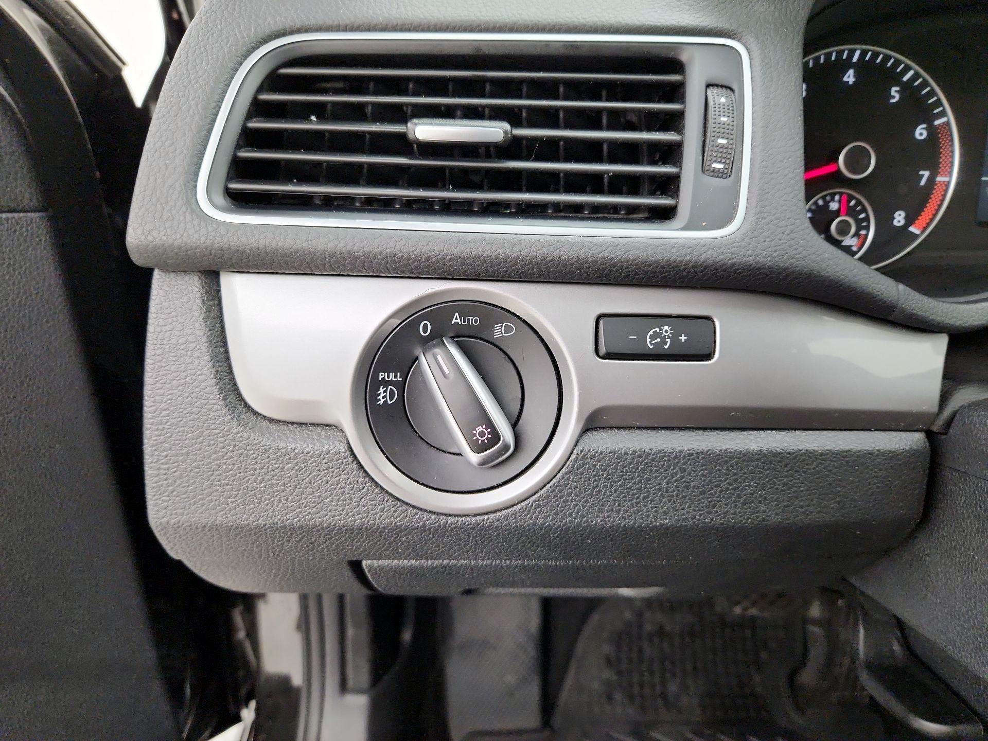 Thumbnail: 2015 Volkswagen Passat - 13