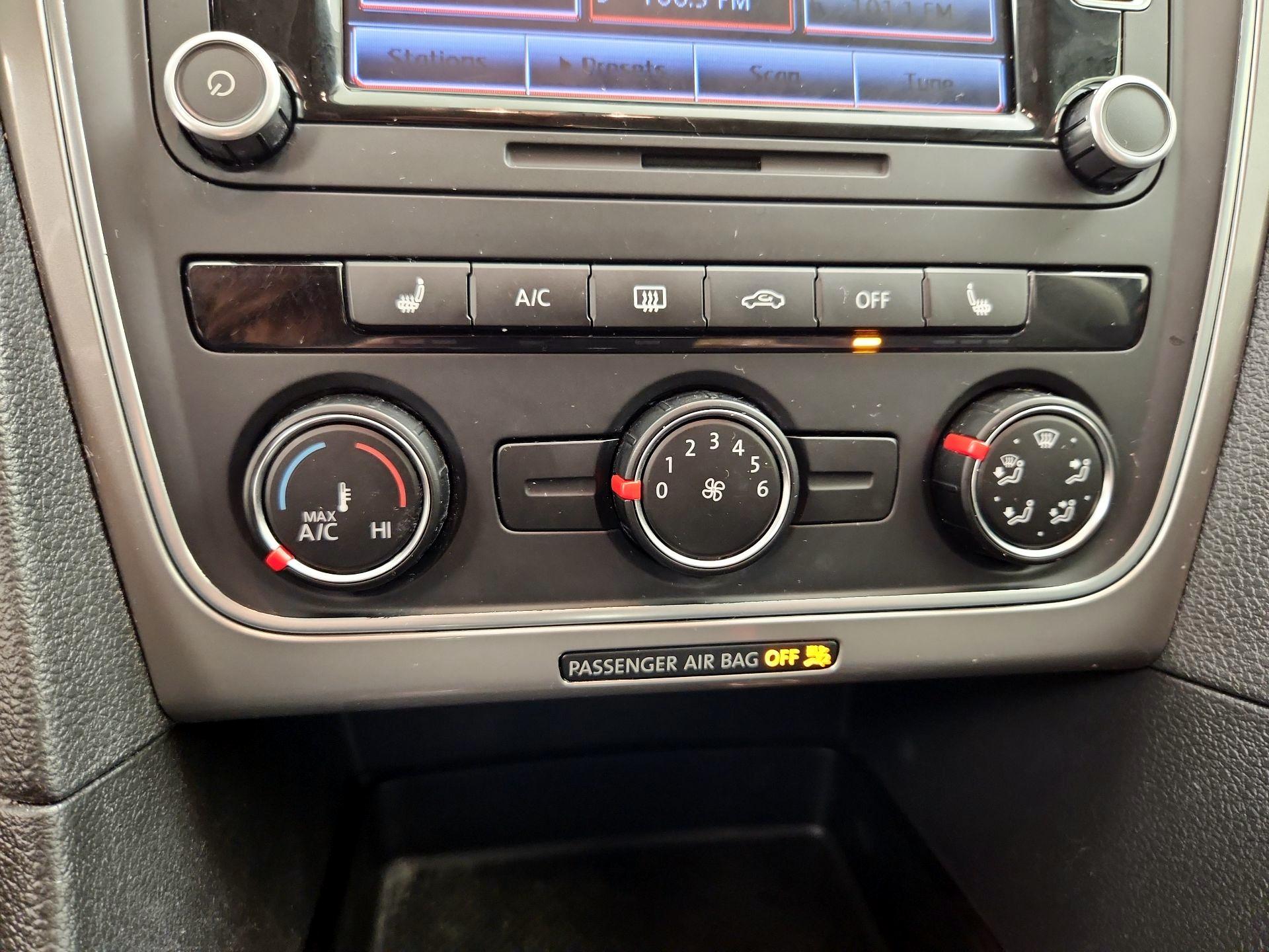 Thumbnail: 2015 Volkswagen Passat - 16