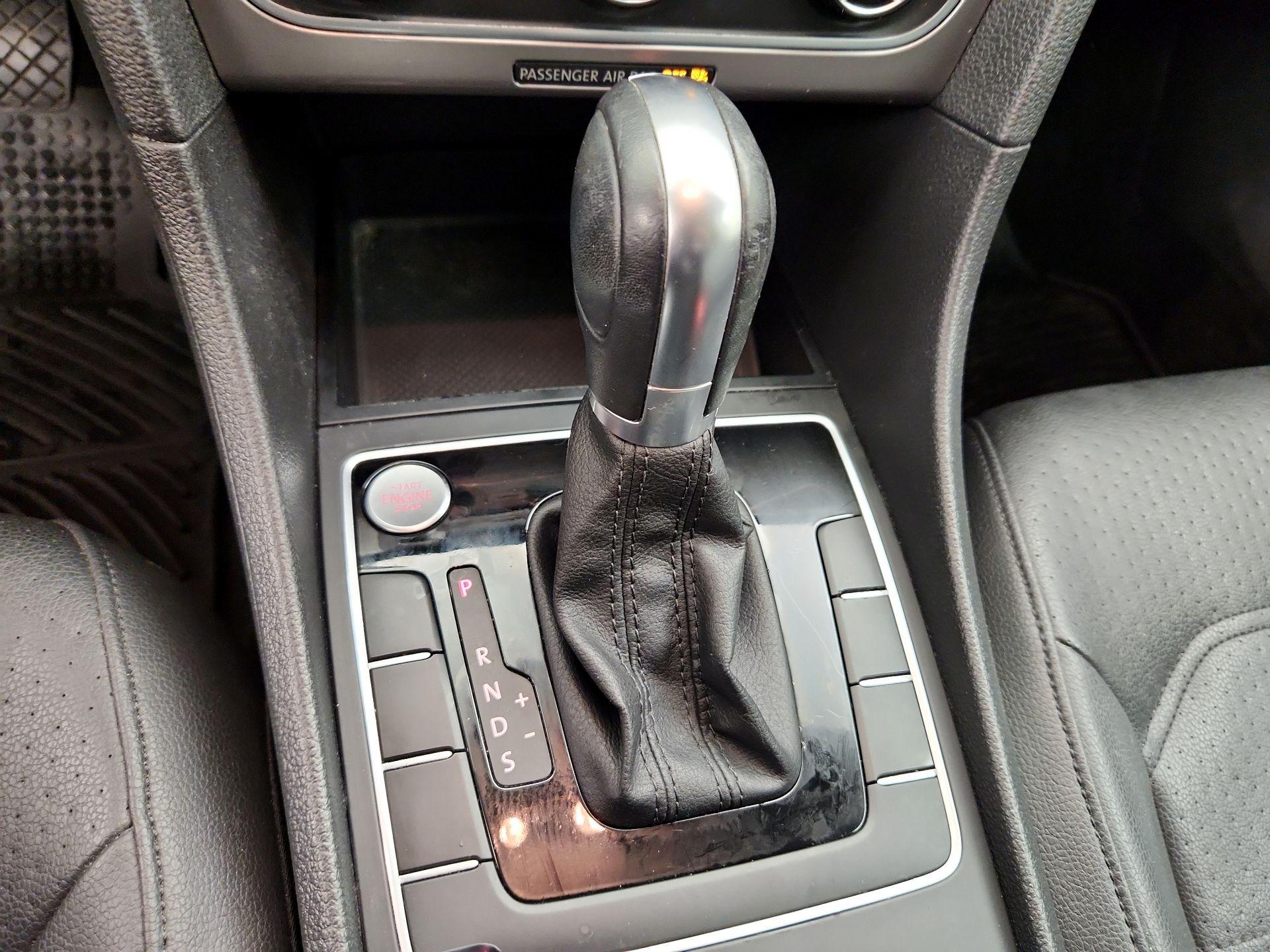 Thumbnail: 2015 Volkswagen Passat - 17