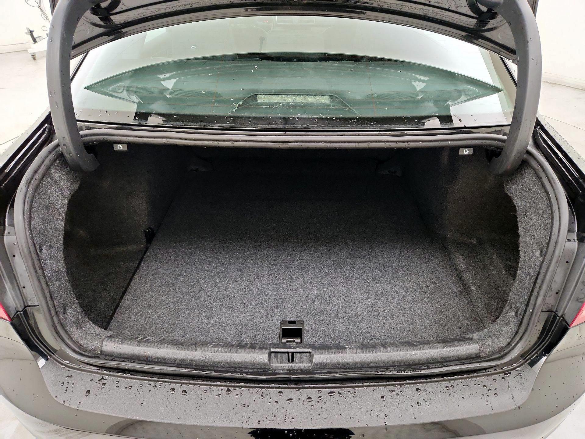 Thumbnail: 2015 Volkswagen Passat - 20