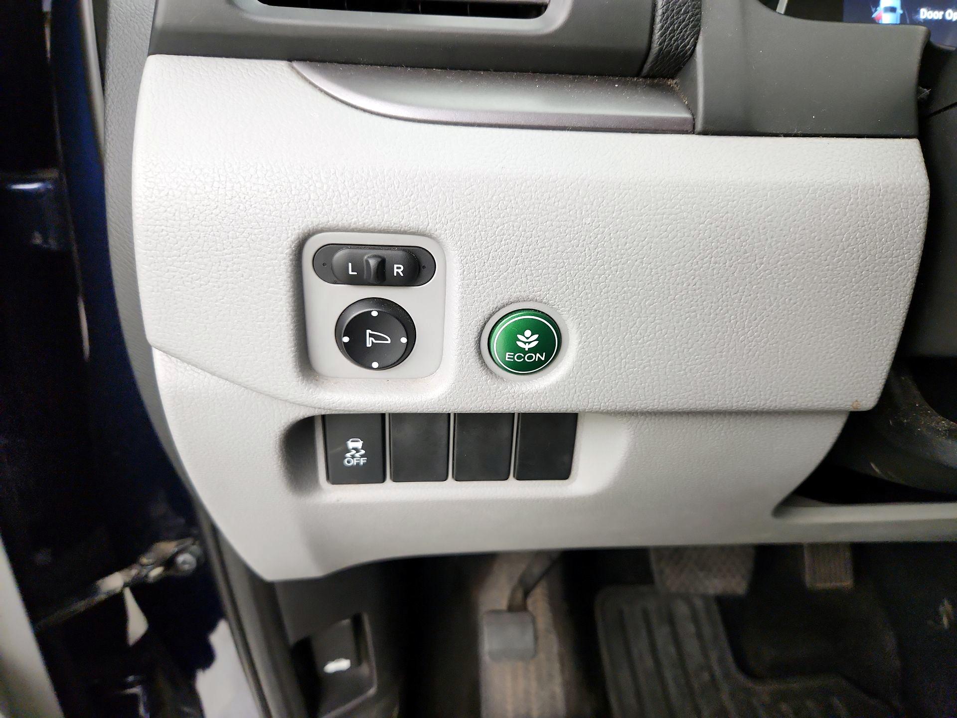 Thumbnail: 2017 Honda Pilot - 13