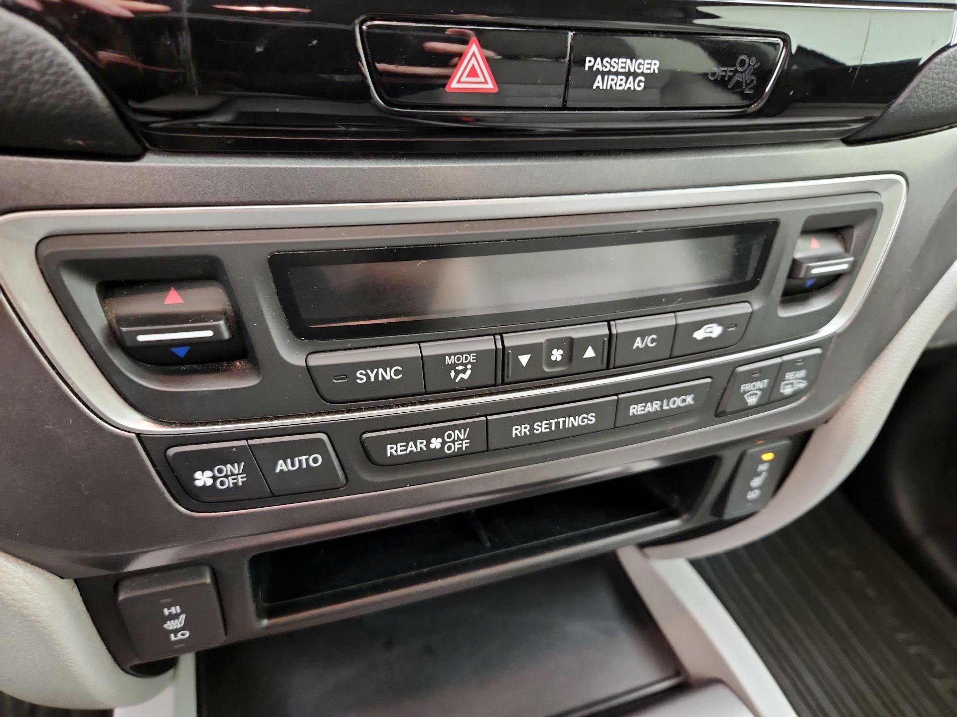 Thumbnail: 2017 Honda Pilot - 16