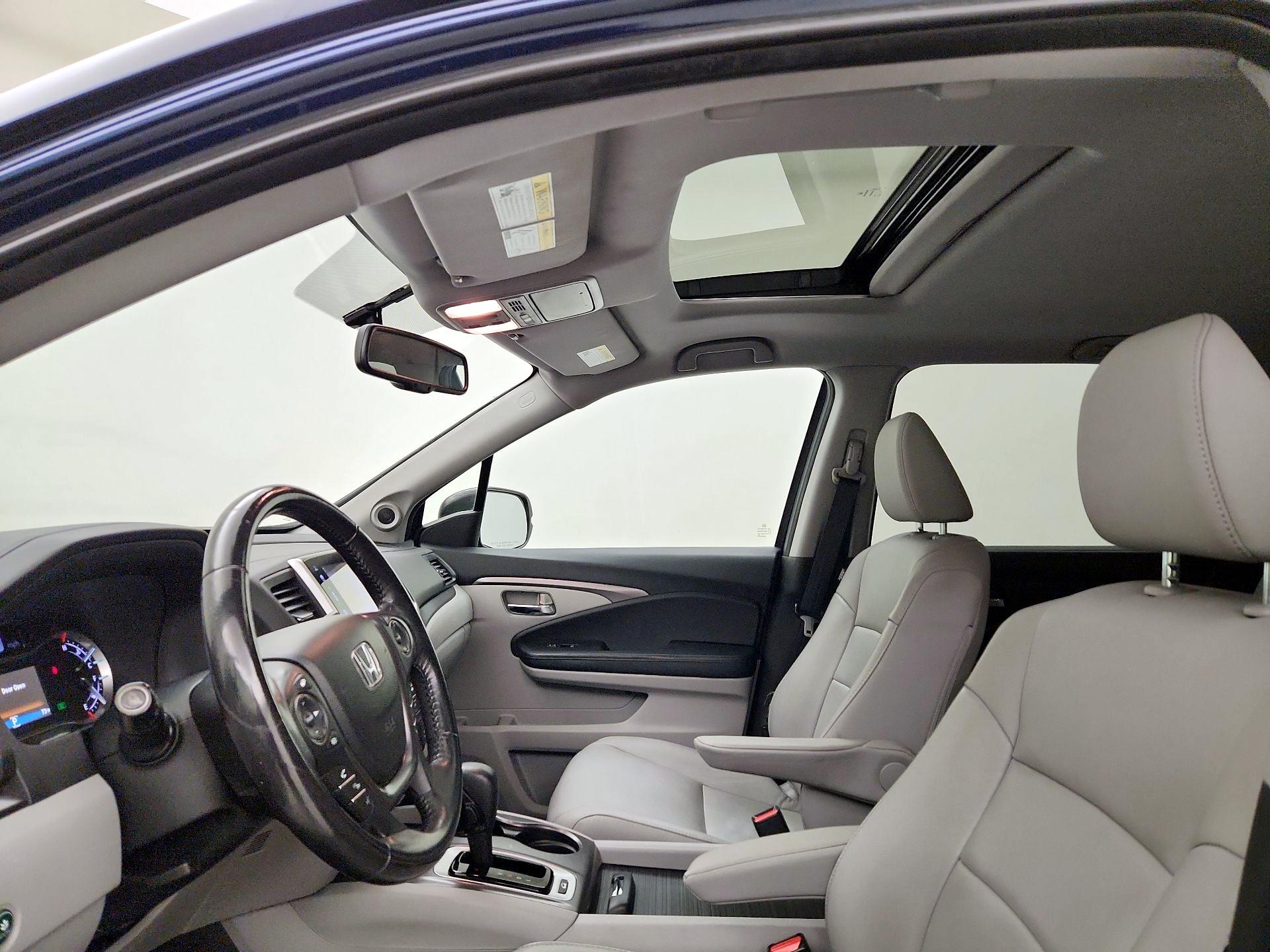 Thumbnail: 2017 Honda Pilot - 19