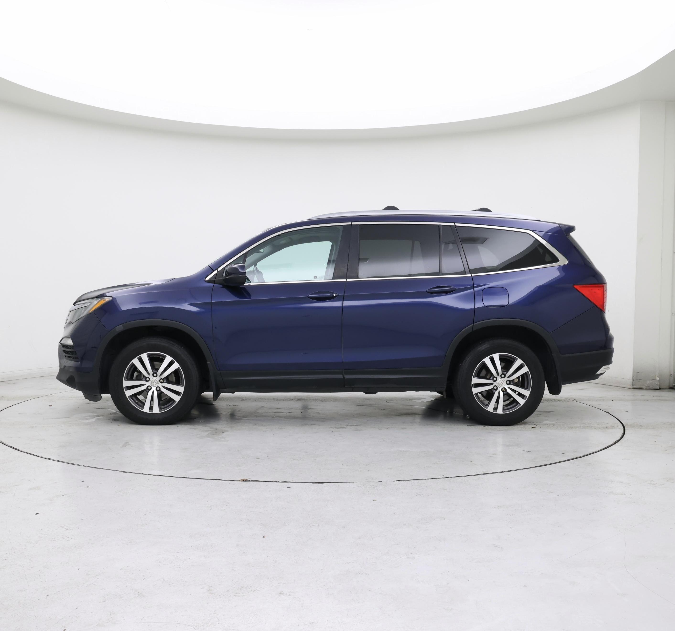 Thumbnail: 2017 Honda Pilot - 3