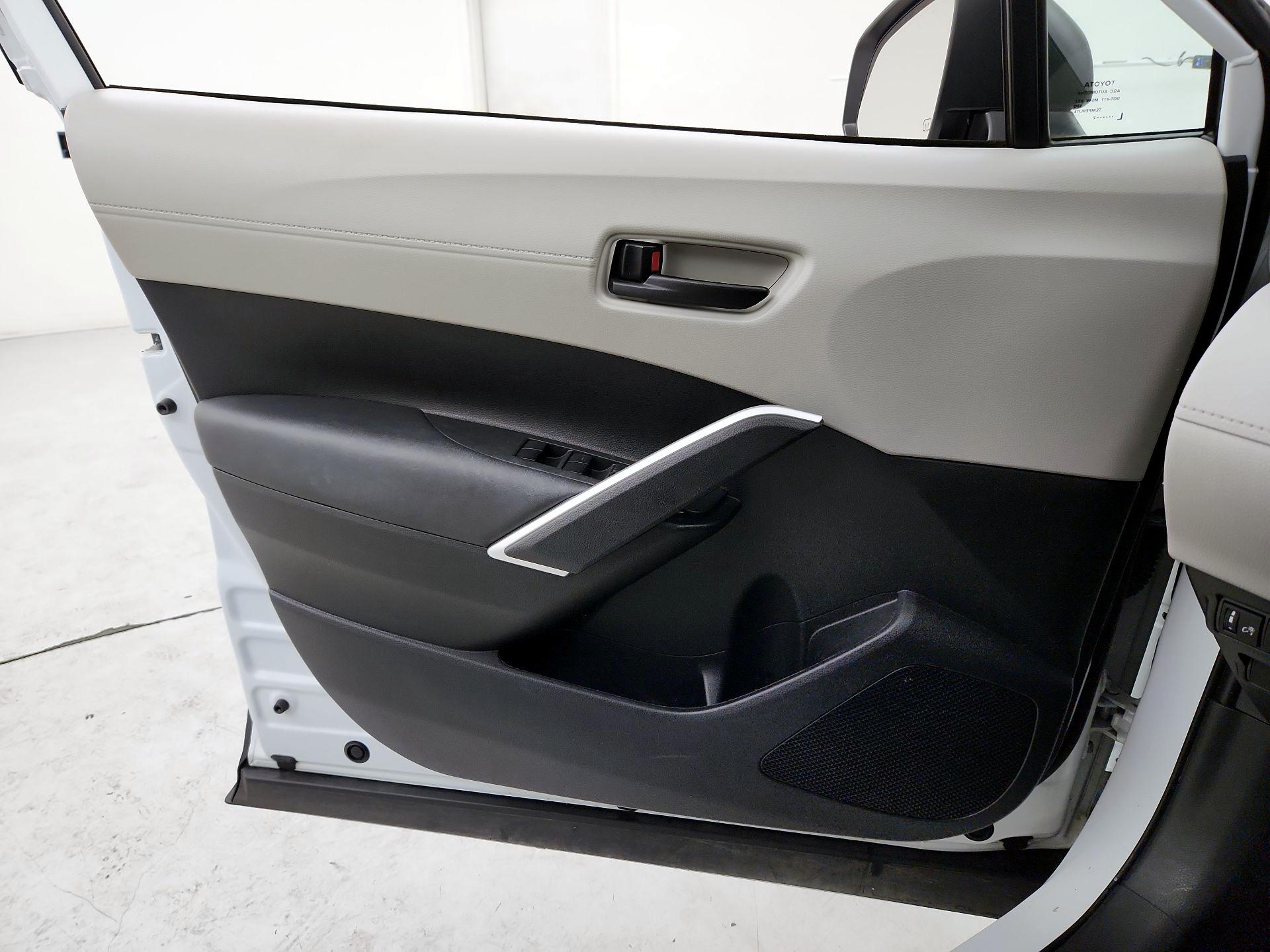 Thumbnail: 2022 Toyota Corolla Cross - 12