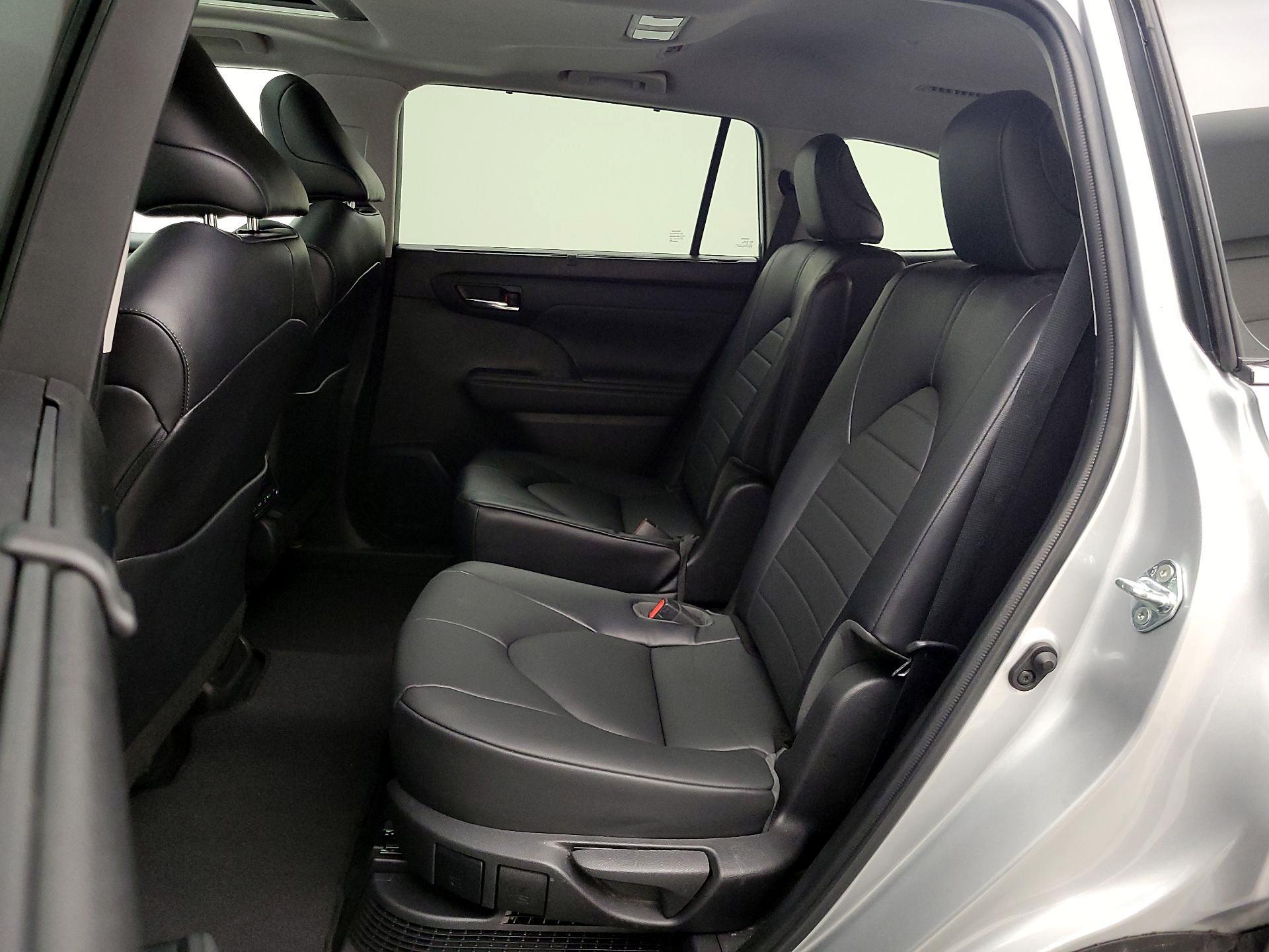 Thumbnail: 2022 Toyota Highlander - 20