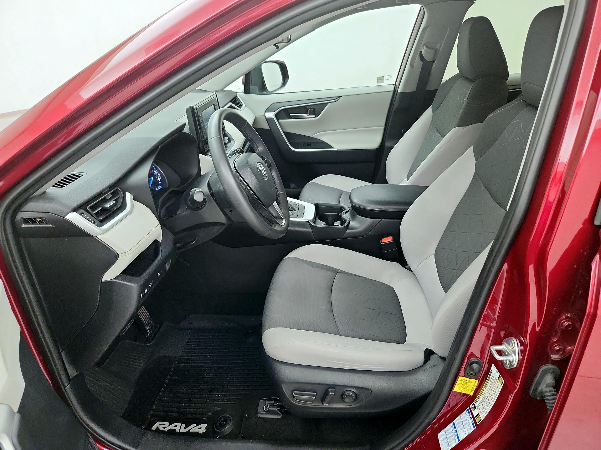 Thumbnail: 2020 Toyota RAV4 - 11