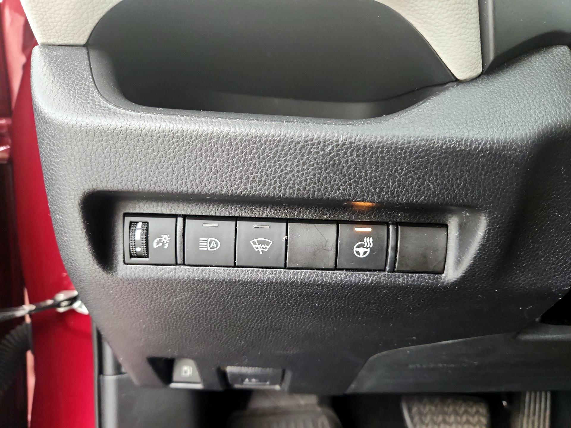 Thumbnail: 2020 Toyota RAV4 - 13