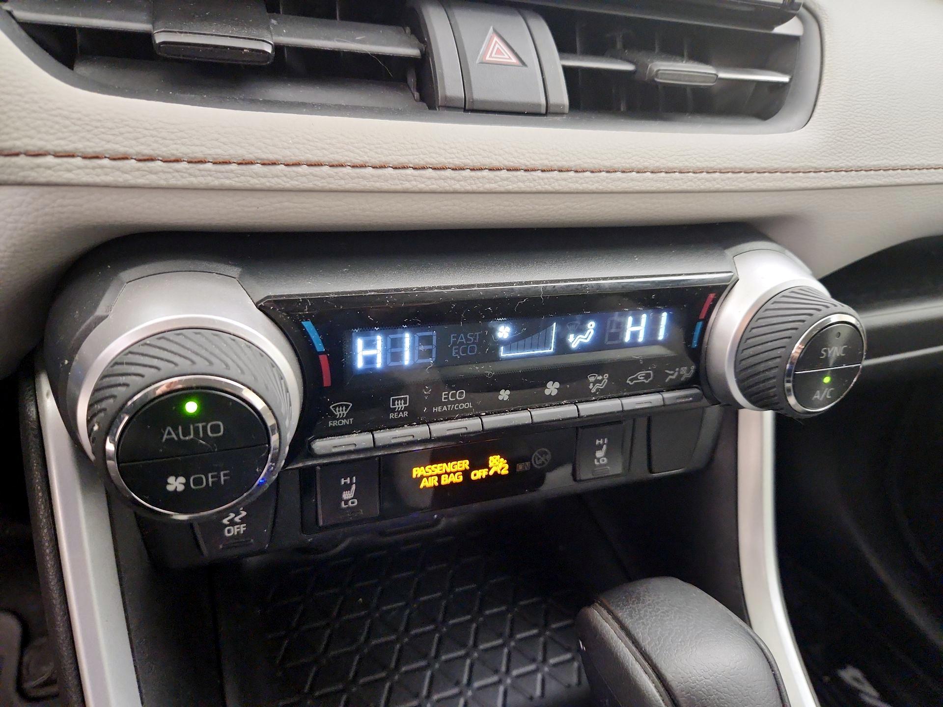 Thumbnail: 2020 Toyota RAV4 - 16