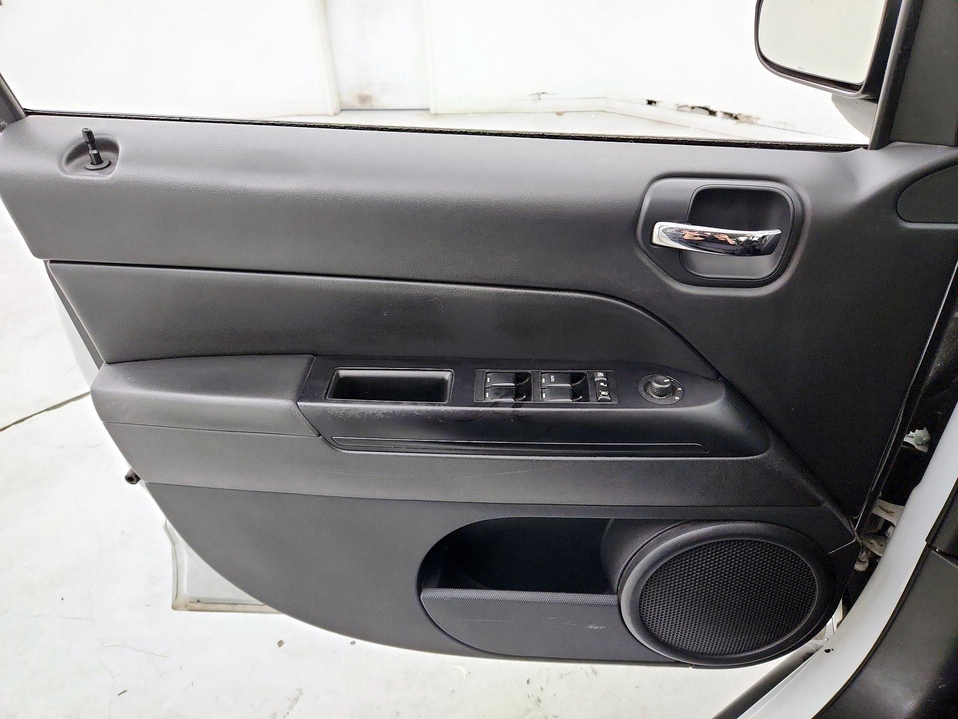 Thumbnail: 2014 Jeep Compass - 12