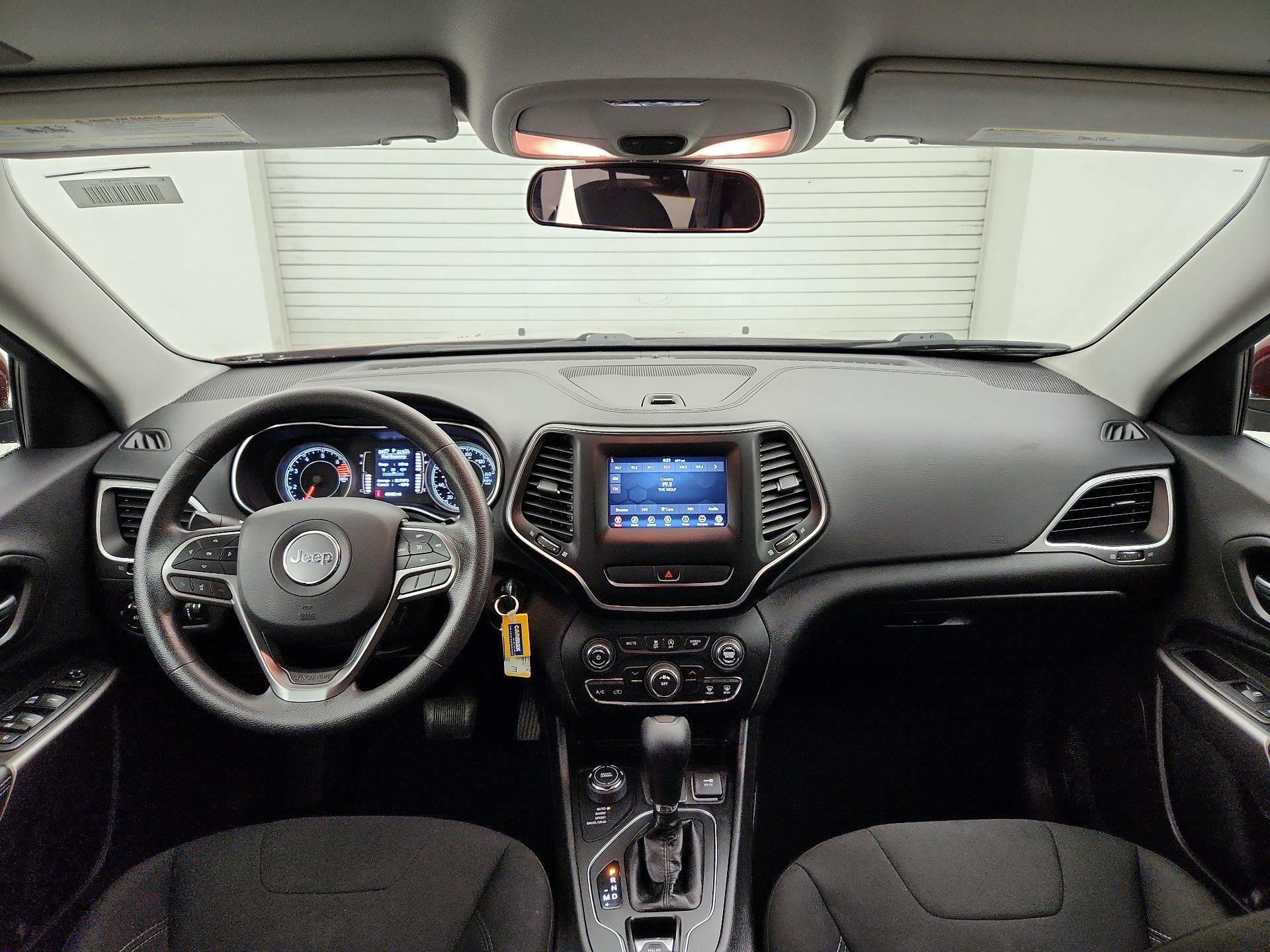 Thumbnail: 2019 Jeep Cherokee - 9