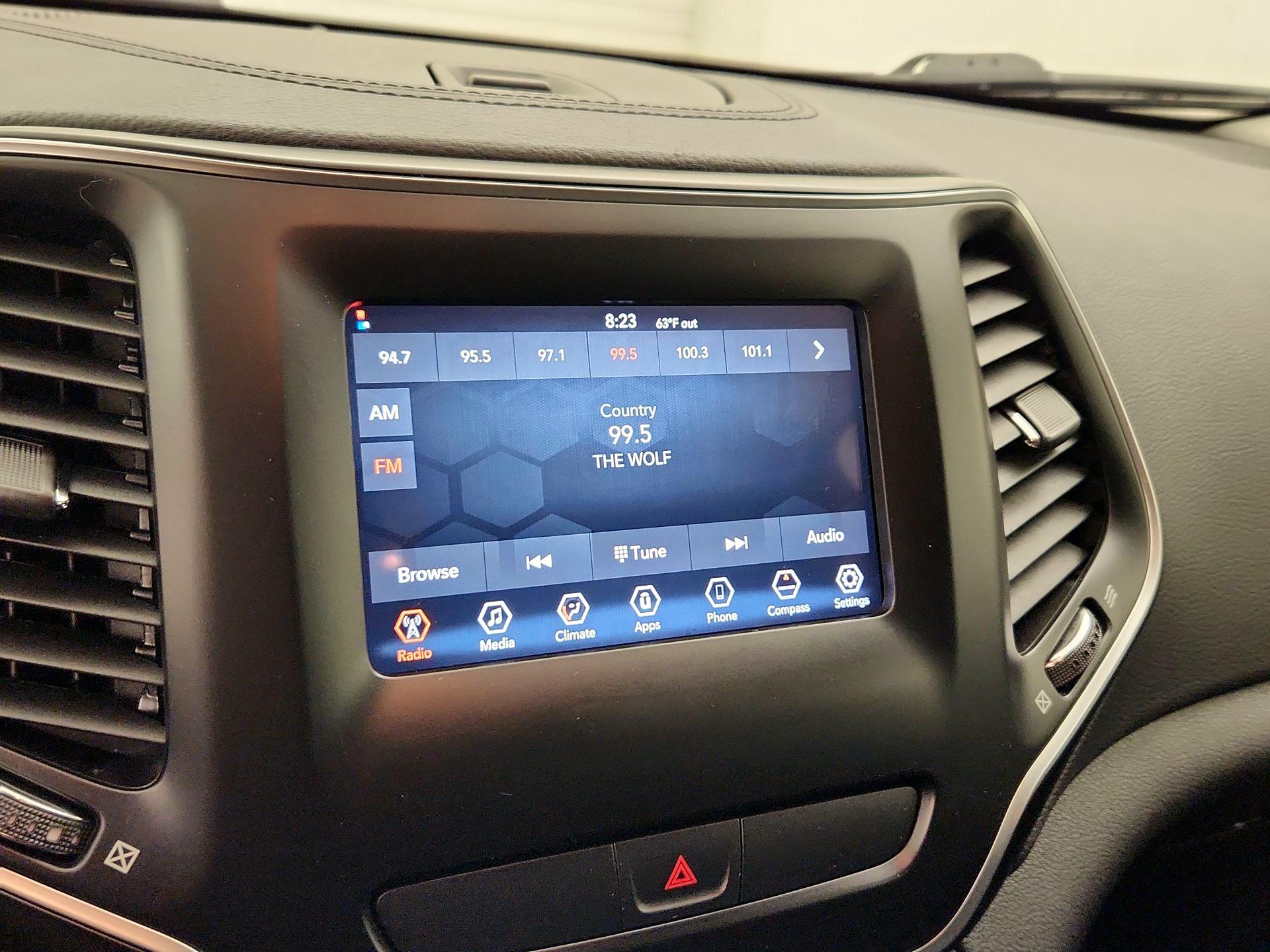 Thumbnail: 2019 Jeep Cherokee - 15