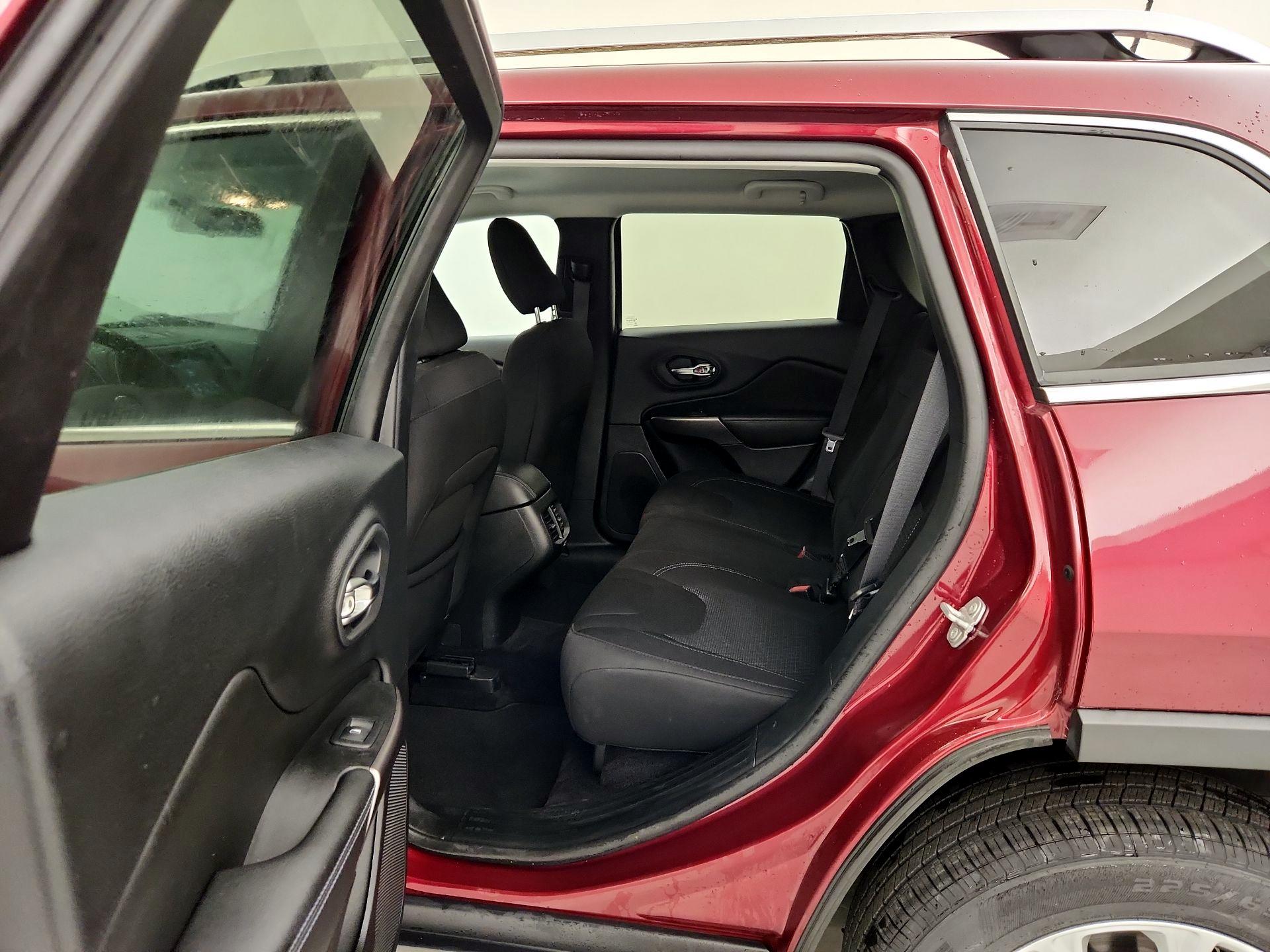 Thumbnail: 2019 Jeep Cherokee - 19