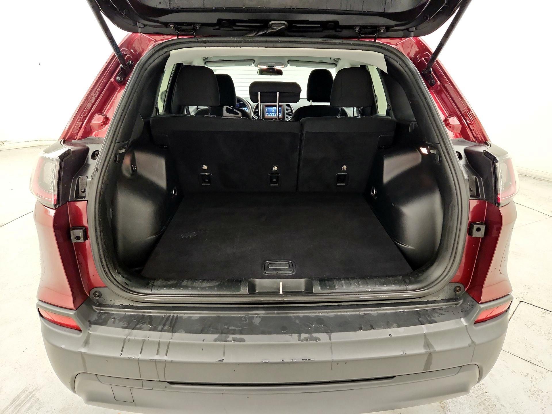 Thumbnail: 2019 Jeep Cherokee - 20