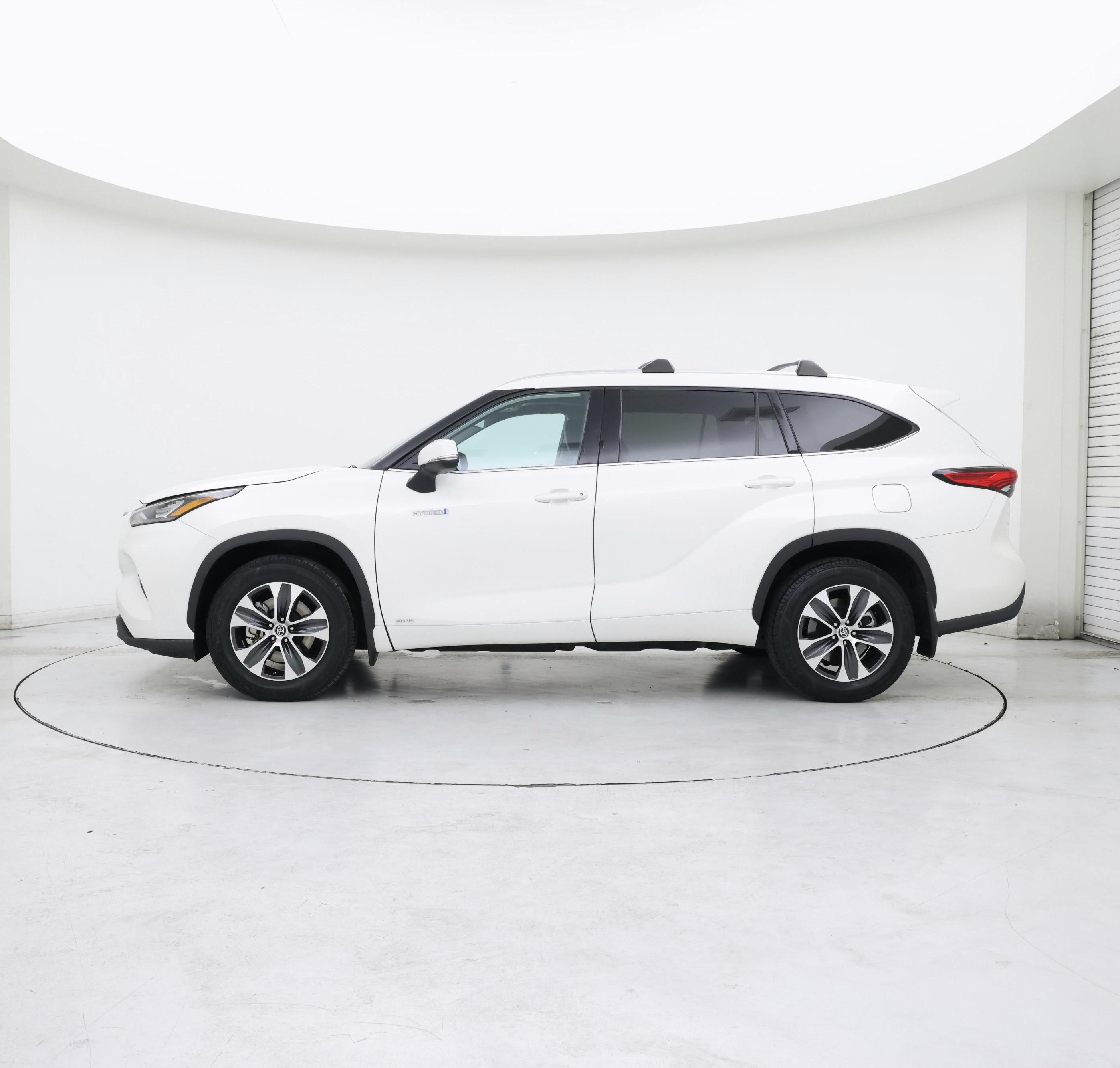Thumbnail: 2020 Toyota Highlander - 3