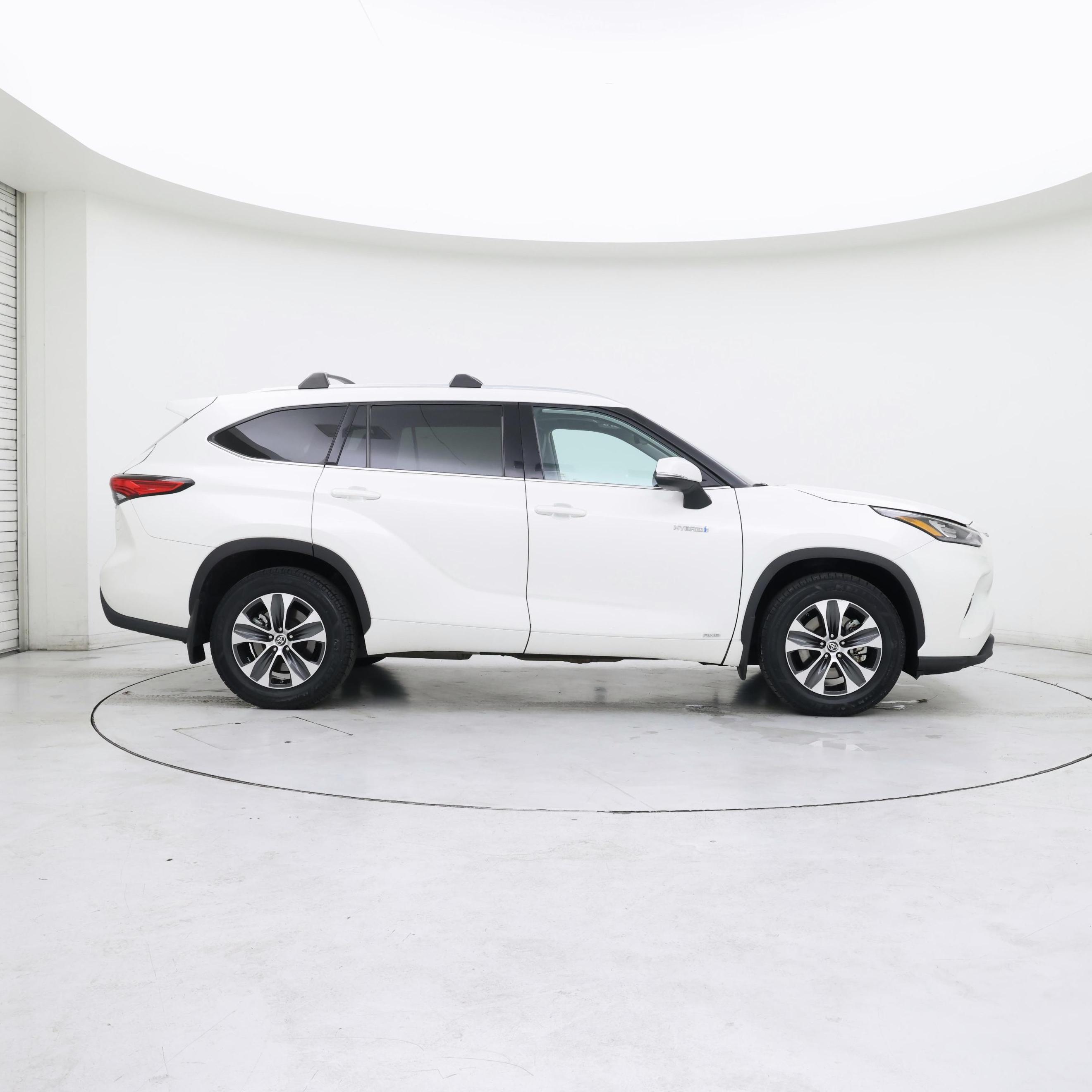 Thumbnail: 2020 Toyota Highlander - 7