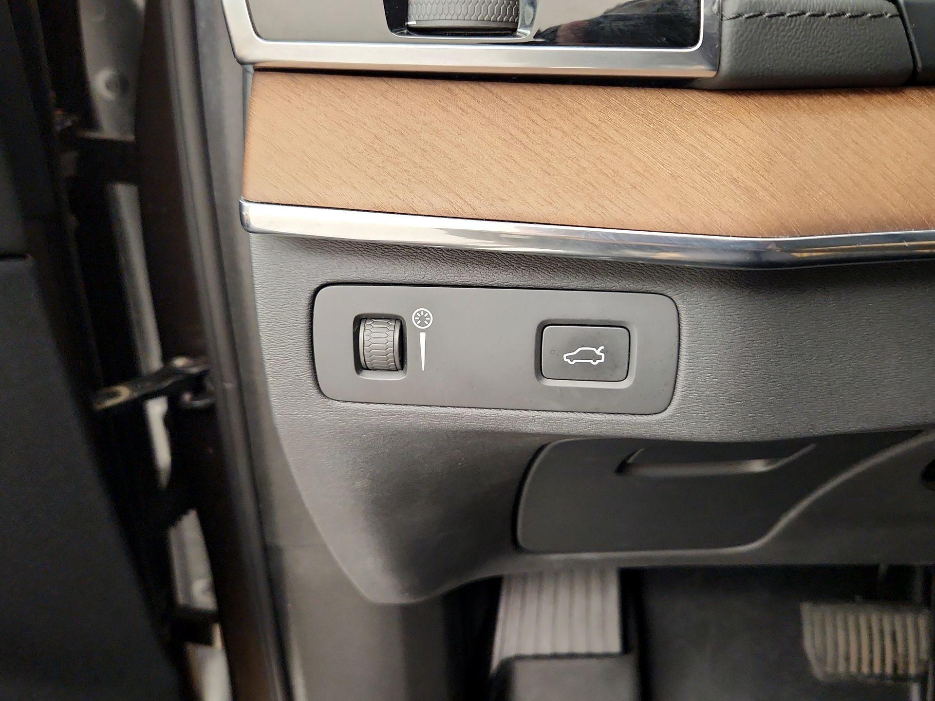 Thumbnail: 2016 Volvo XC90 - 13