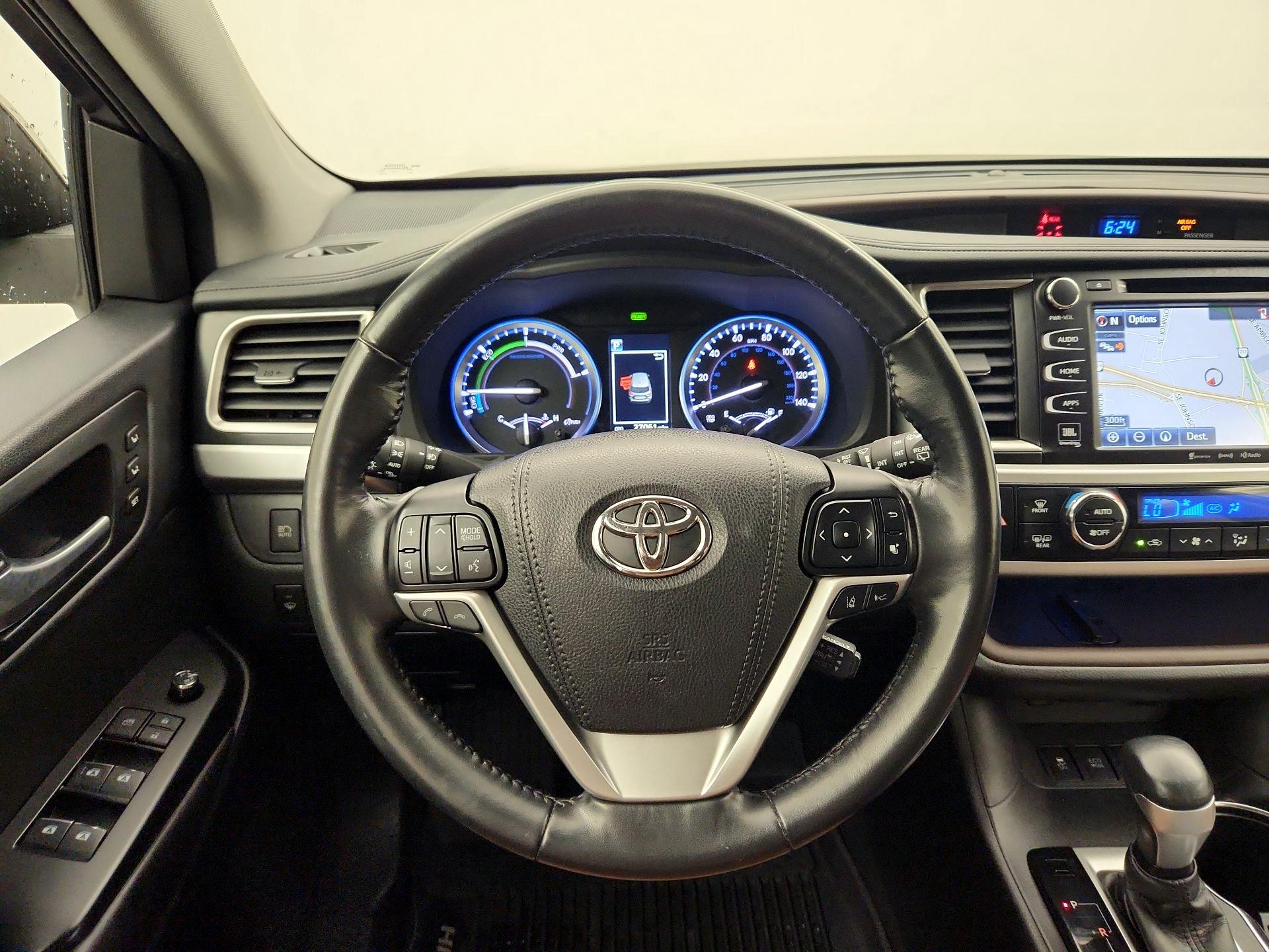 Thumbnail: 2017 Toyota Highlander - 10