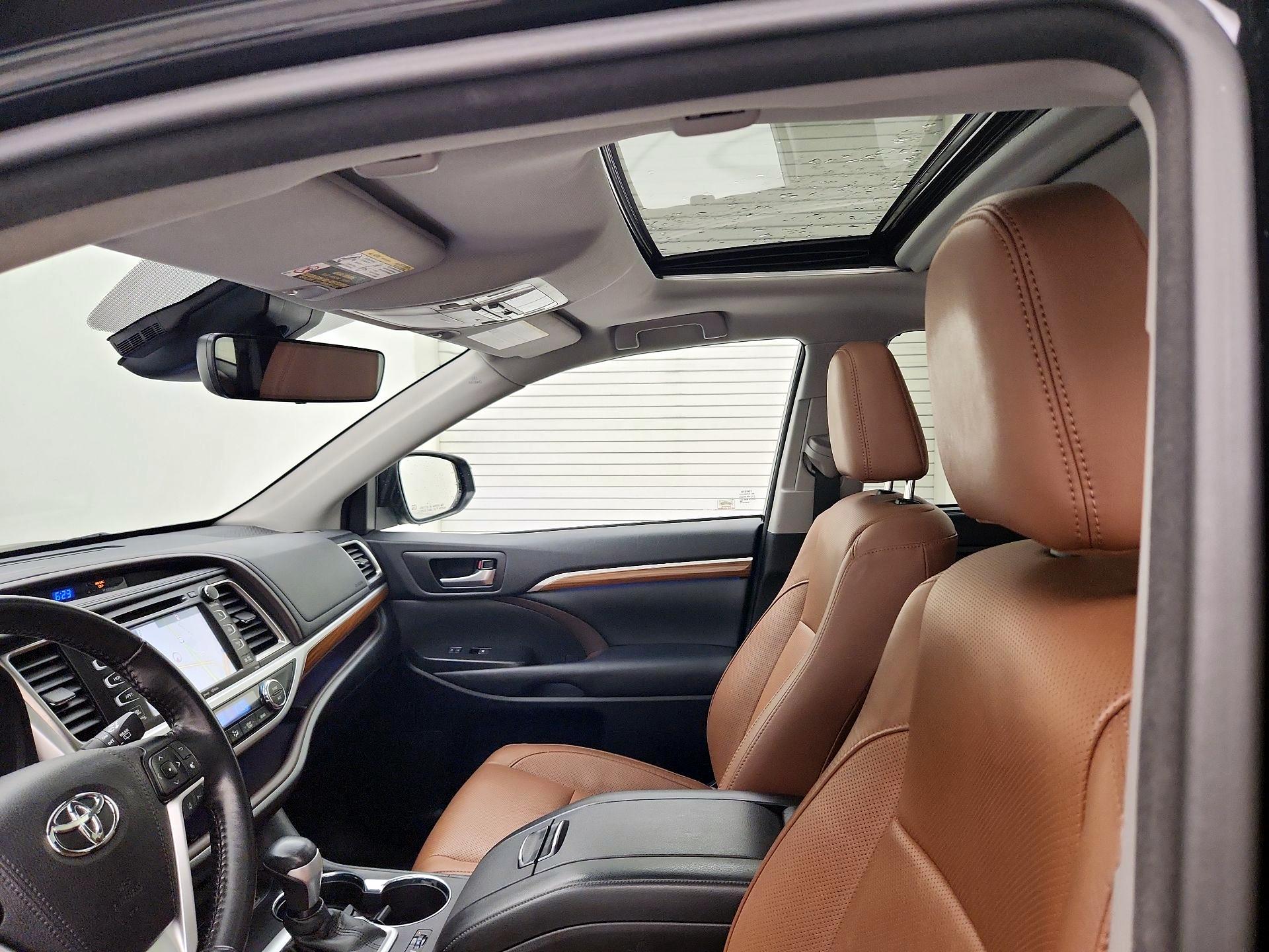 Thumbnail: 2017 Toyota Highlander - 20