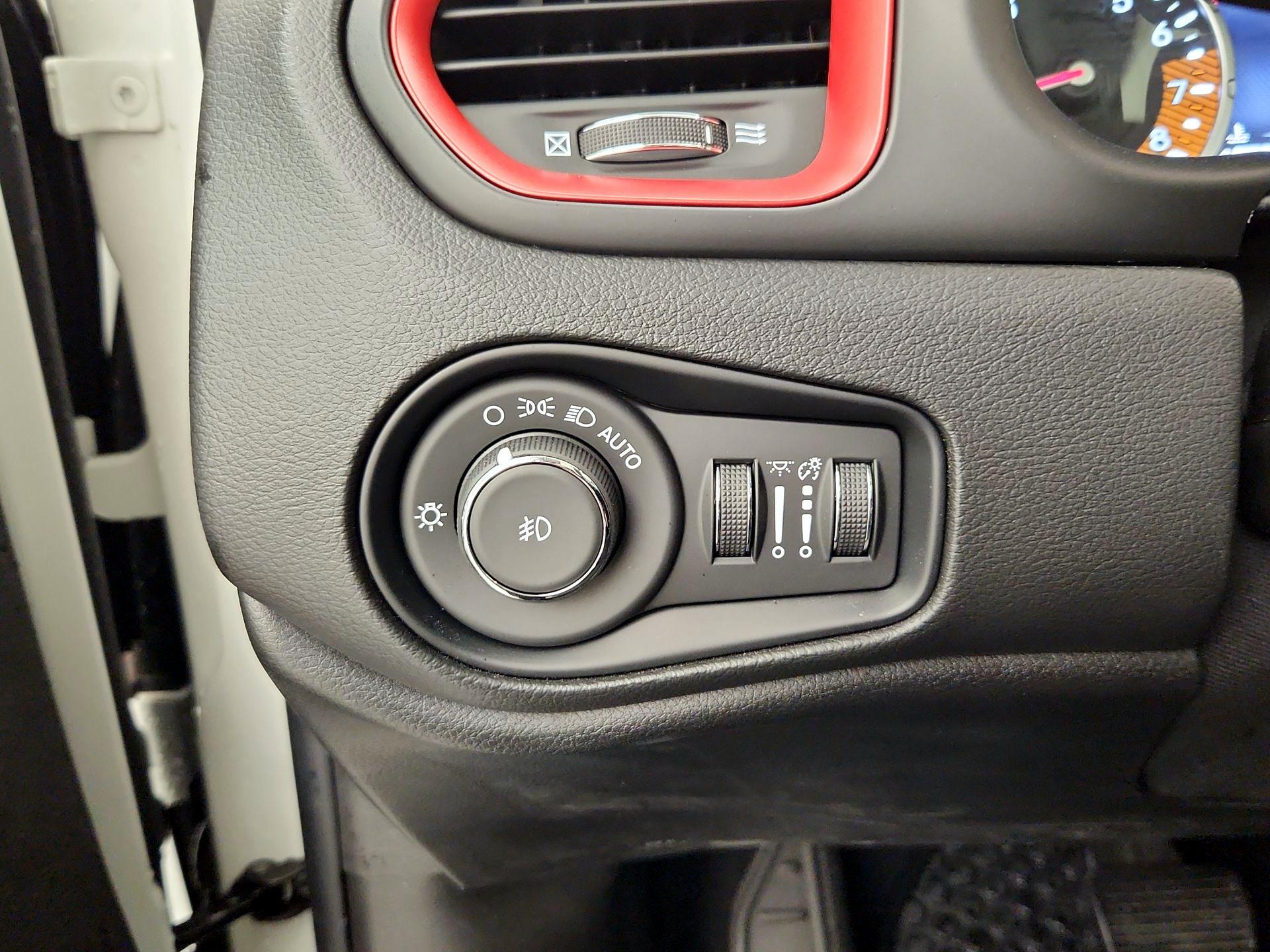 Thumbnail: 2021 Jeep Renegade - 13