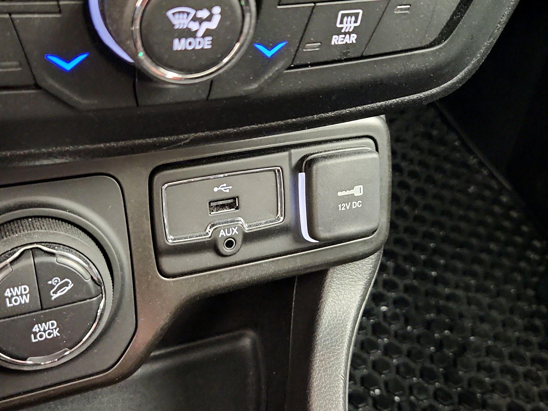 Thumbnail: 2021 Jeep Renegade - 18