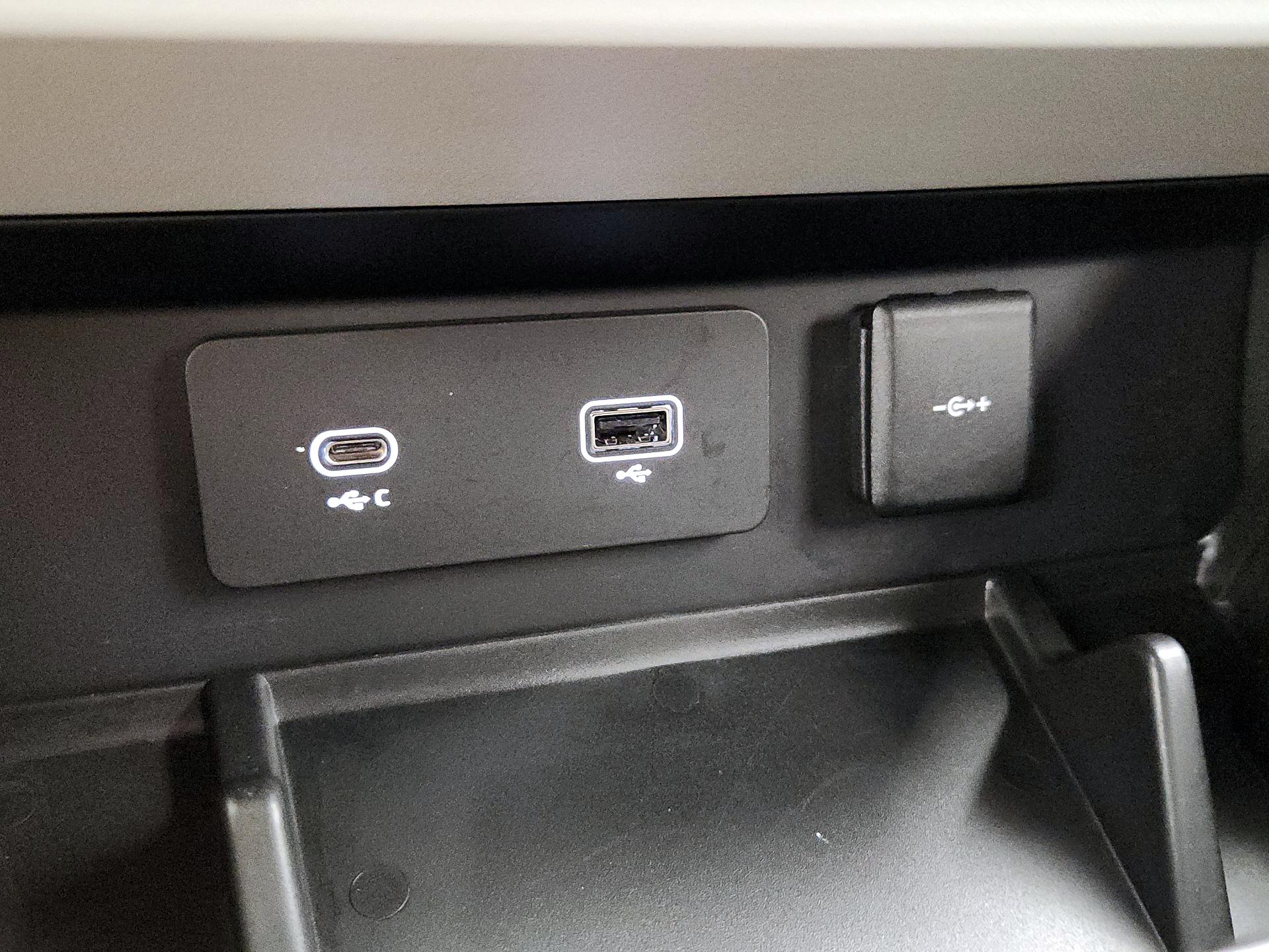 Thumbnail: 2023 Land Rover Defender - 19