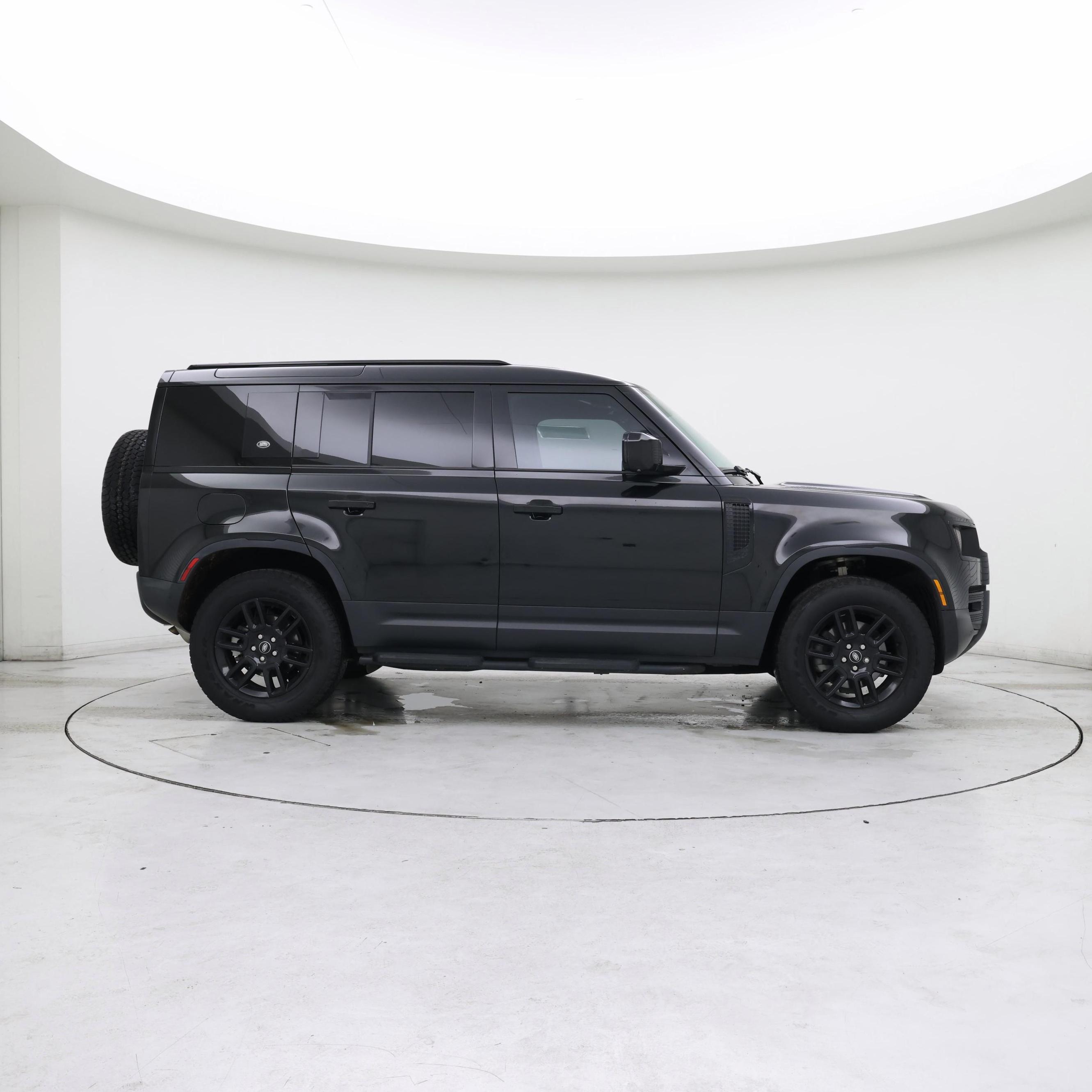 Thumbnail: 2023 Land Rover Defender - 7