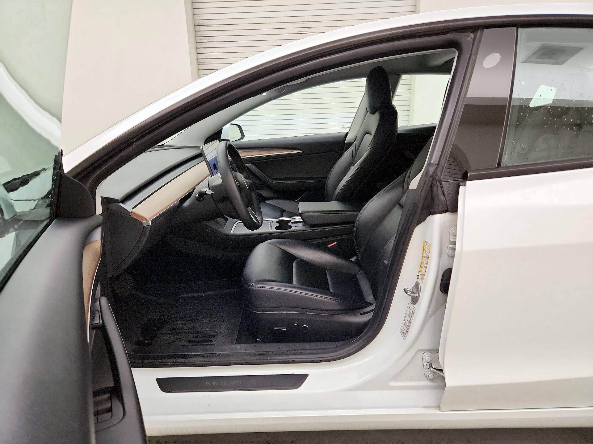 Thumbnail: 2022 Tesla Model 3 - 11